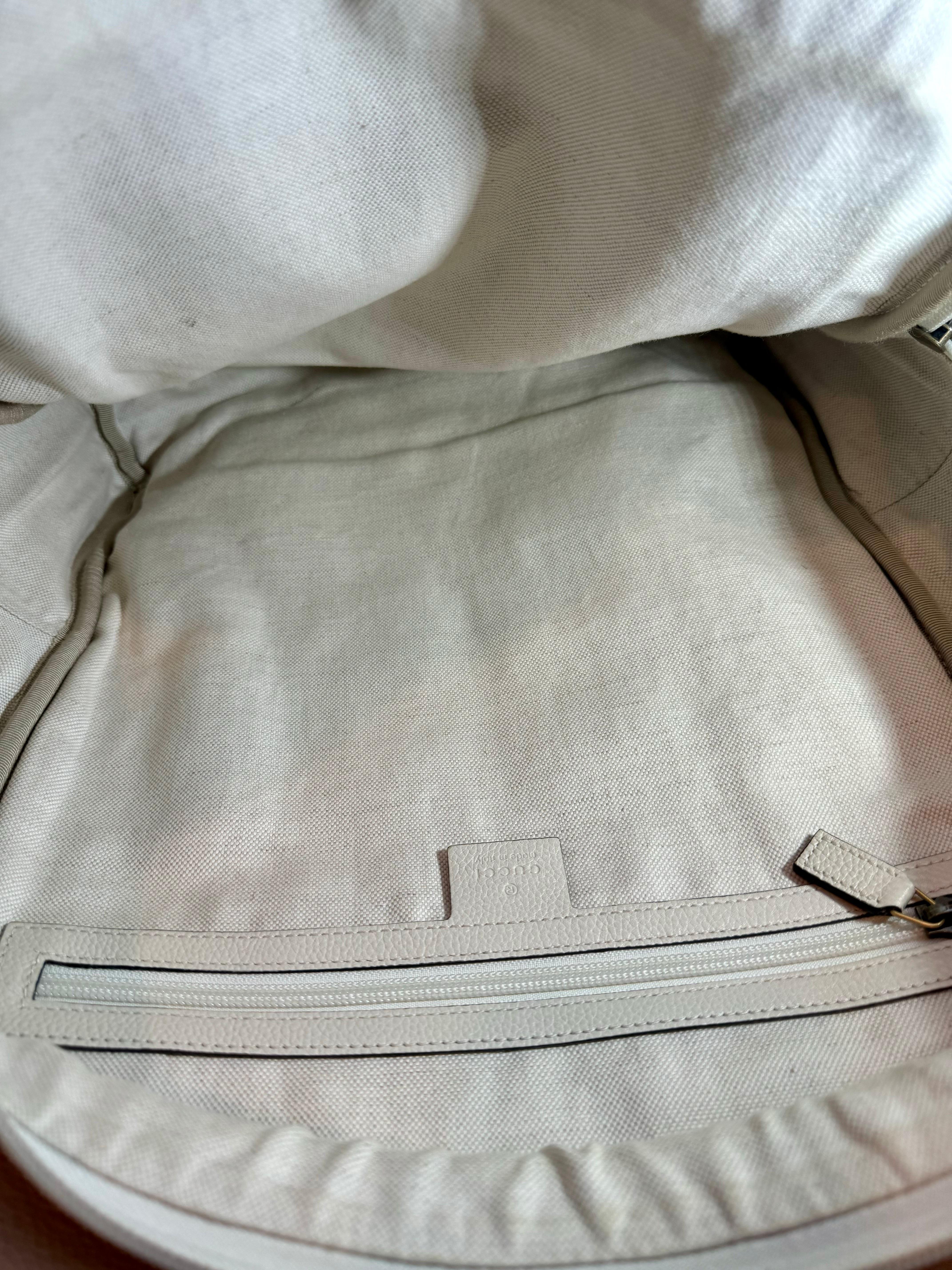 Gucci Logo Cripto imprimé cuir ivoire 100 % authentique avec sa boîte ! Sac à dos unisexe en vente 6
