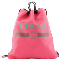 Gucci Logo Rucksack mit Kordelzug aus bedrucktem Leder Groß