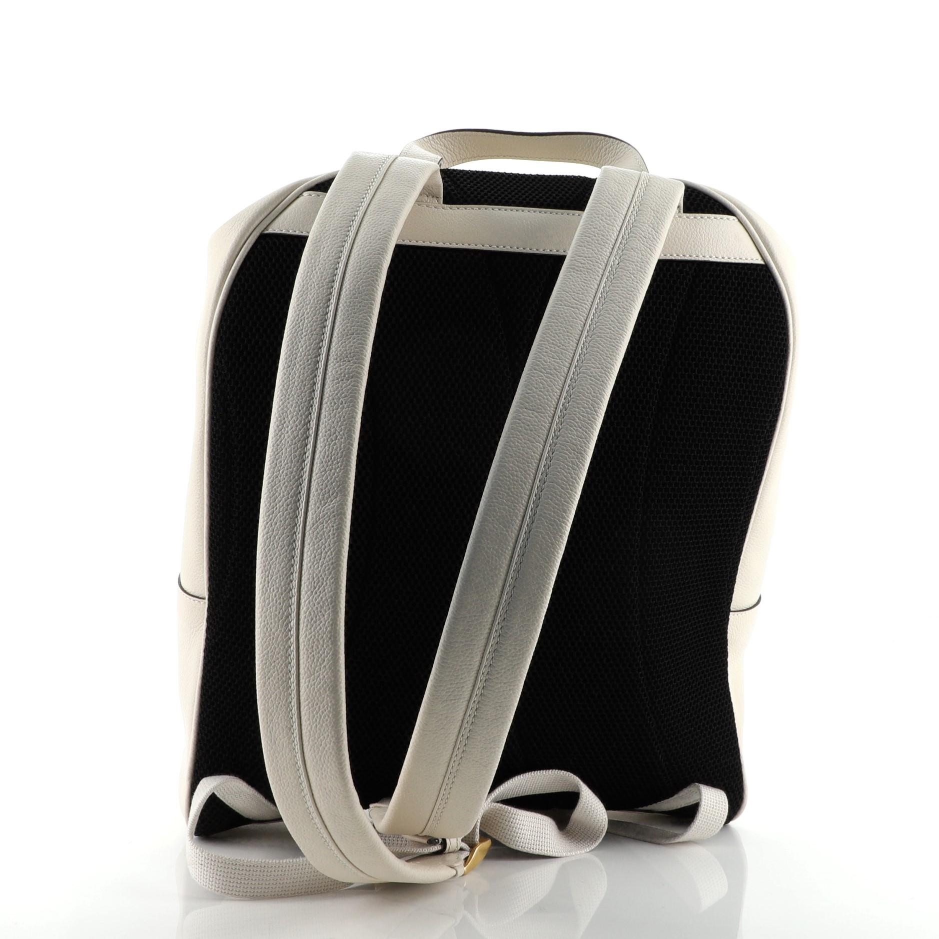 Gucci Logo Front Tasche Rucksack bedrucktes Leder im Zustand „Gut“ in NY, NY