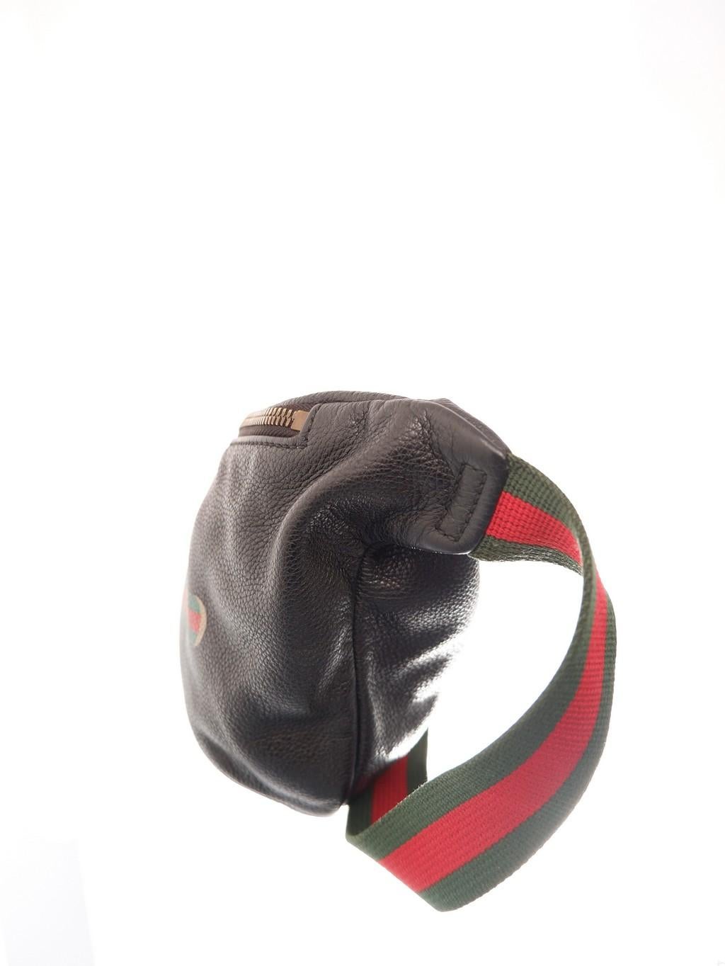 Gucci Logo Print Black Belt Bag In Good Condition In Irvine, CA