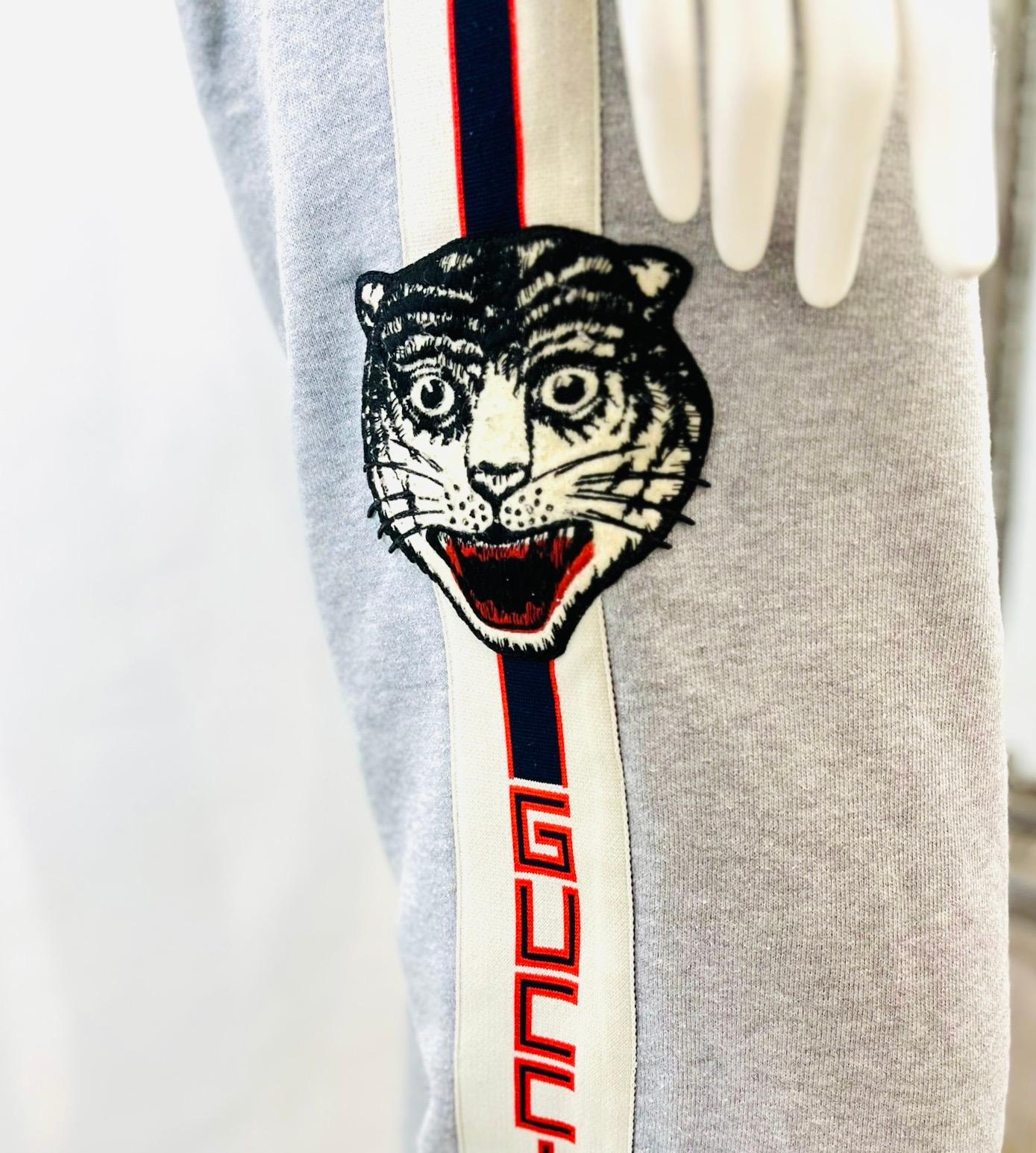 Pantalon de survêtement en coton orné d'un logo de Gucci en vente 1