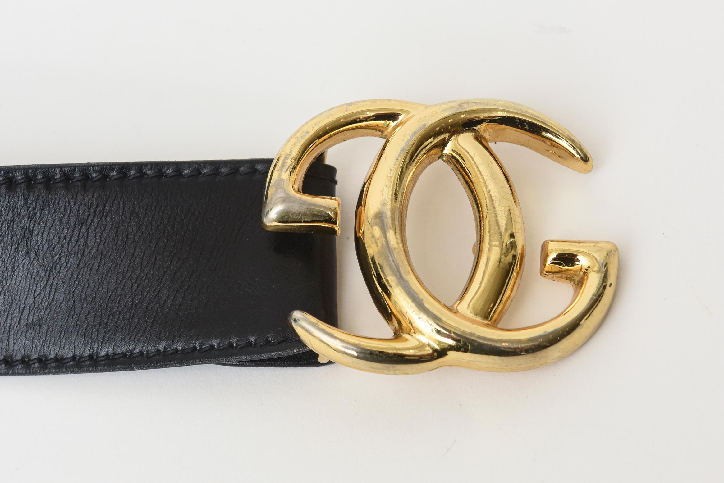 Breiter schwarzer Vintage-Ledergürtel von Gucci mit Logo und vergoldetem GG'S (Schwarz) im Angebot