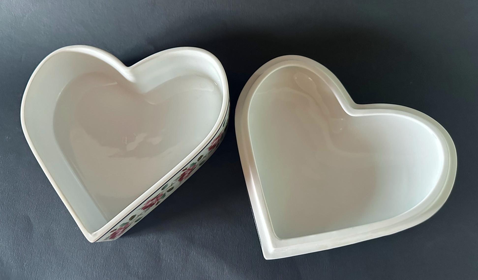 Porcelaine Boîte en porcelaine GUCCI « Loved » avec imprimé rose en vente