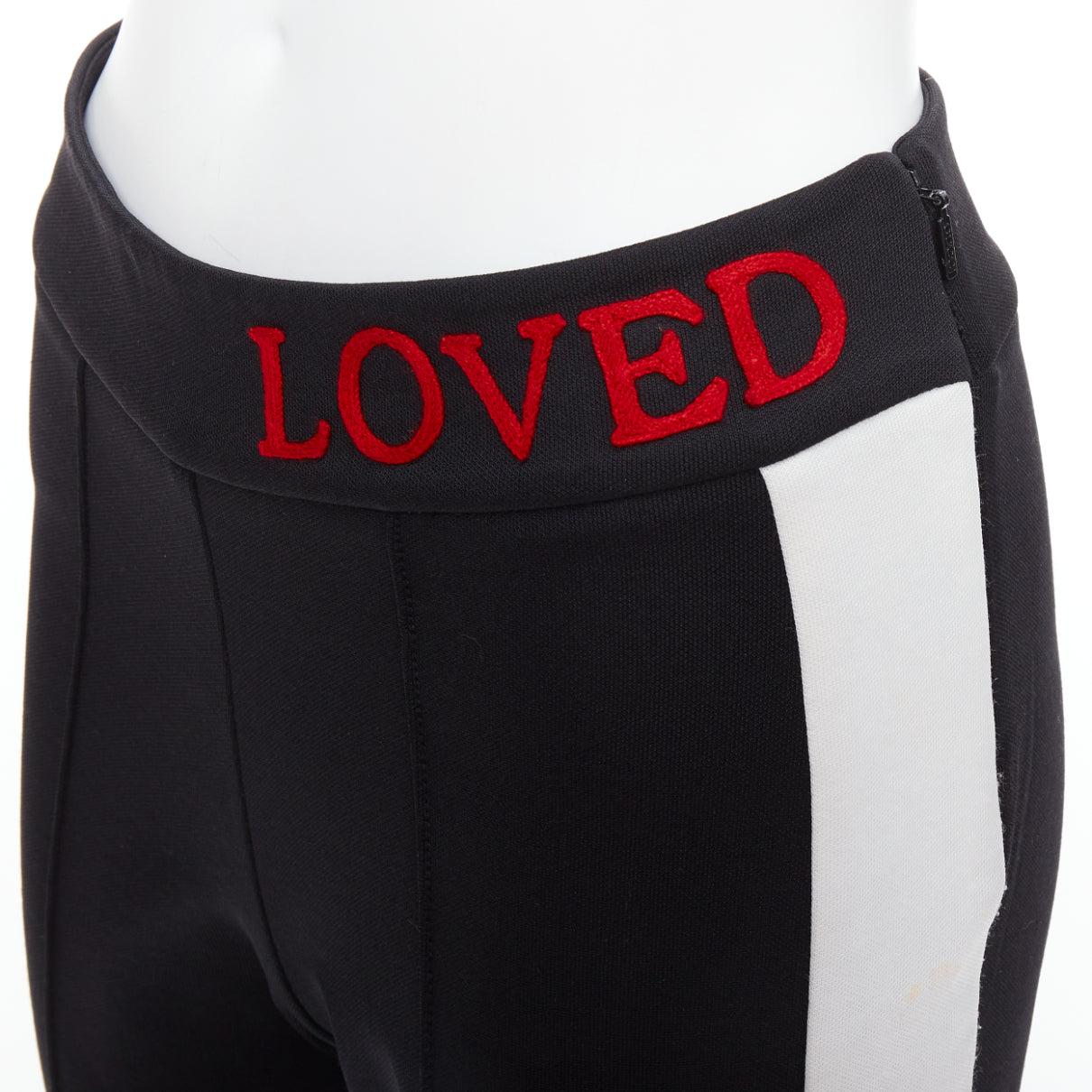 Noir GUCCI LOVED - Pantalon de survêtement évasé, brodé en rouge et passepoilé en noir en vente