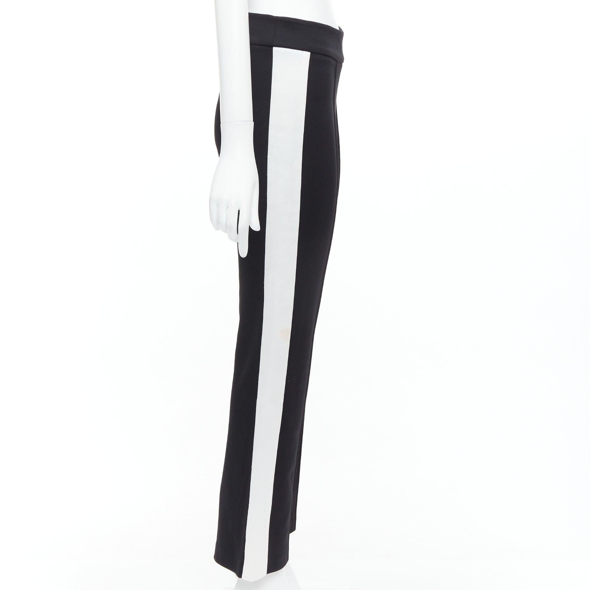 GUCCI LOVED - Pantalon de survêtement évasé, brodé en rouge et passepoilé en noir État moyen - En vente à Hong Kong, NT