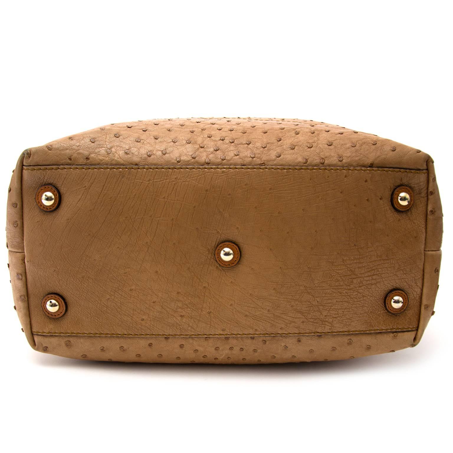 Bolso mediano de piel de avestruz beige Gucci Madison 1