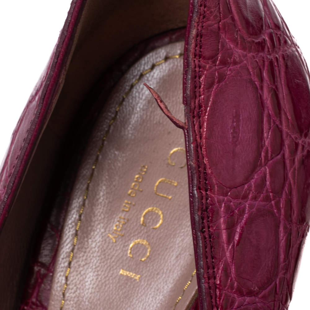 Women's Gucci Magenta Alligator Leather Peep-Toe Platform Pumps Size 36.5 For Sale