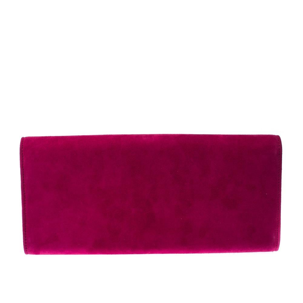 You will adore this Gucci clutch for its elegant and sophisticated look. Crafted from suede, this magenta-colored Broadway clutch features a silver-tone GG logo at the front beautifully embellished with crystals. Its leather-lined interior houses a