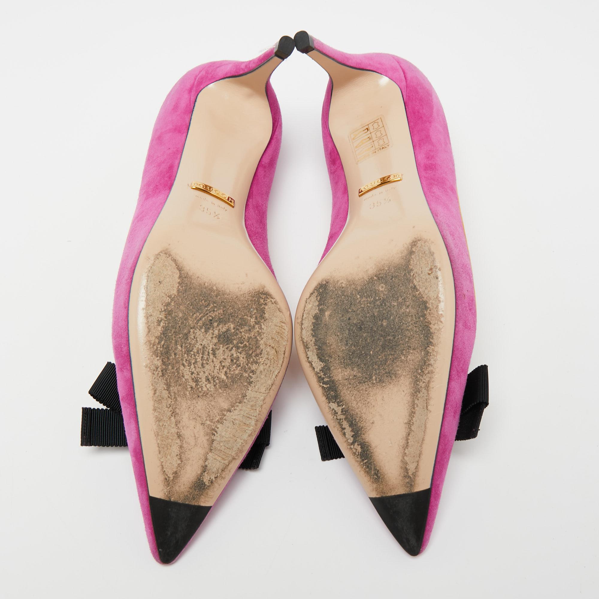 Gucci Magenta/Gold Suede and Leather Moody Bee Pointed-Toe Pumps Size 35.5 In Good Condition In Dubai, Al Qouz 2