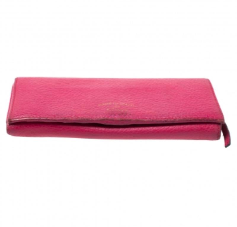 Women's Gucci Magenta Leather Swing Continental Wallet For Sale