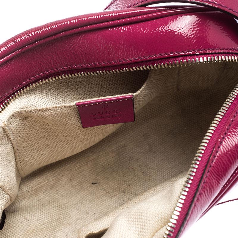 Gucci Magenta Patent Leather Small Soho Disco Shoulder Bag In Good Condition In Dubai, Al Qouz 2