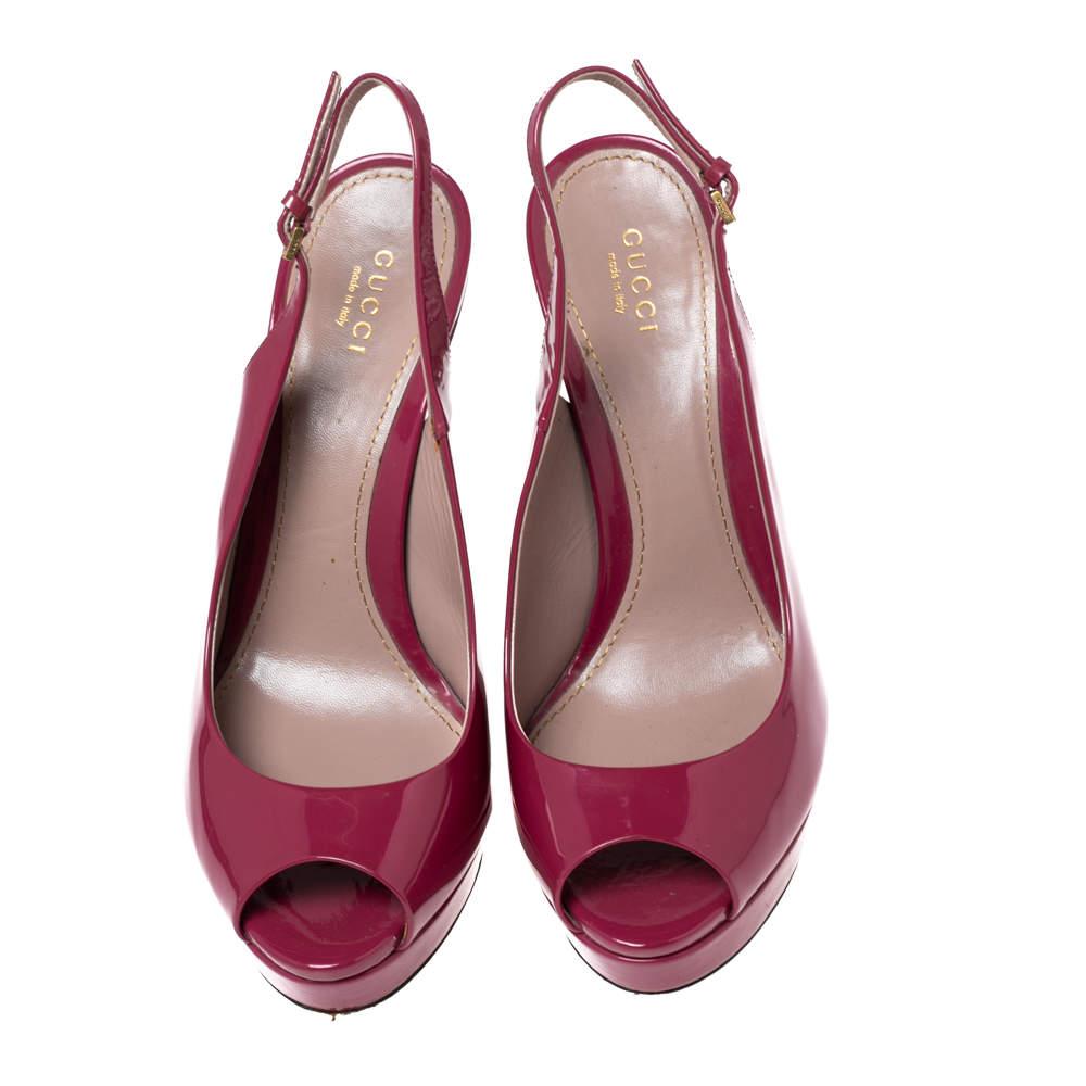 A beautiful pair of Gucci shoes that are easy to wear and yet perfect to dress you up, these sandals are highly versatile. Constructed in magenta patent leather, these shoes feature peep toes with a slingback buckled closure and a platform that