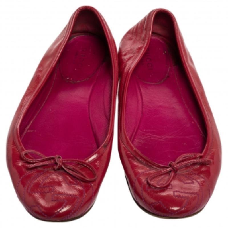 Gucci Magenta Patent Leather Soho Ballet Flats Size 35.5 In Fair Condition For Sale In Dubai, Al Qouz 2