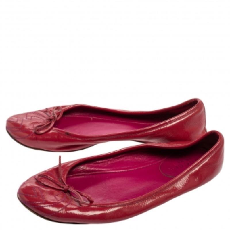 Women's Gucci Magenta Patent Leather Soho Ballet Flats Size 35.5 For Sale