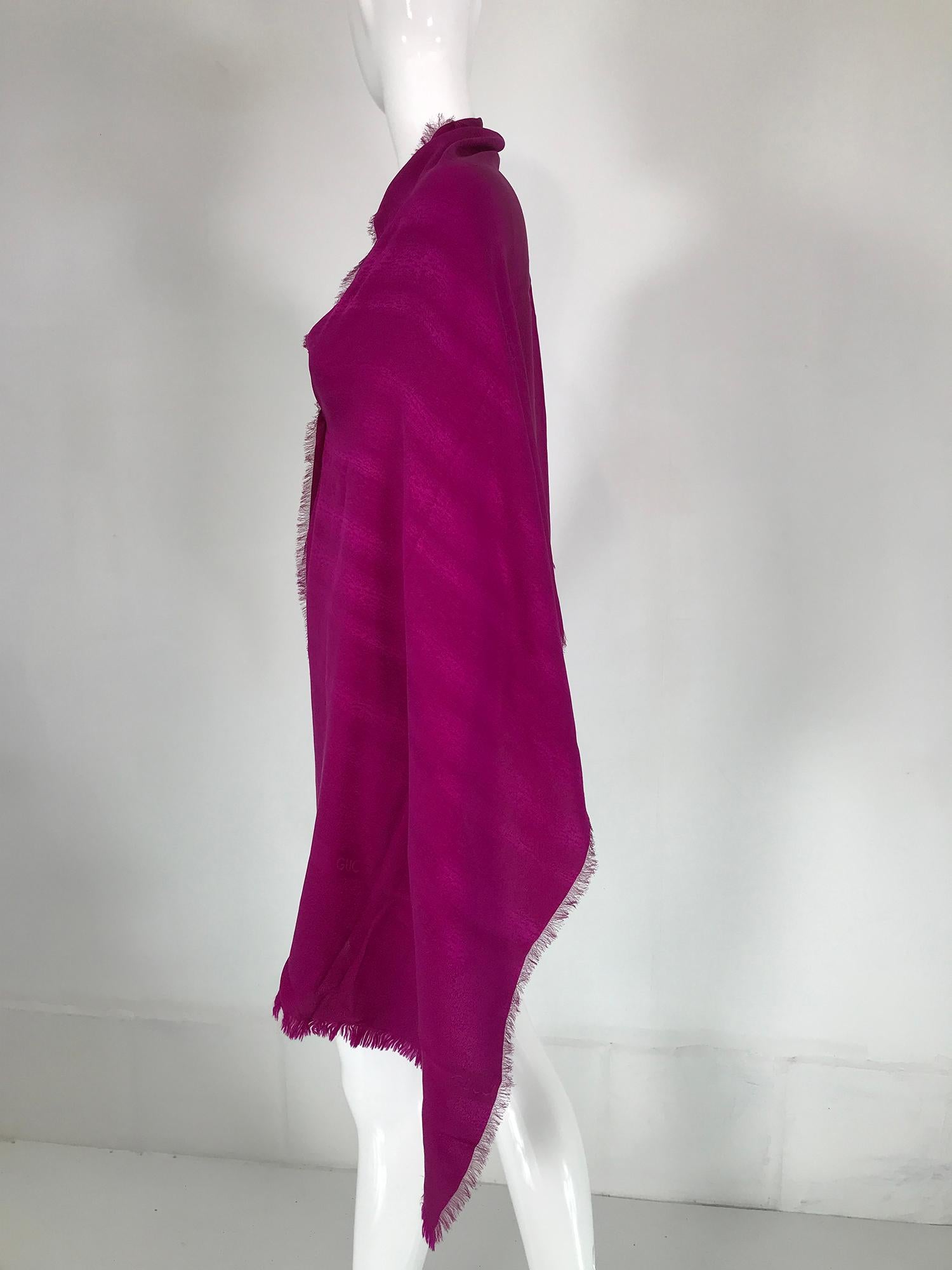 Gucci Magenta Silk Jacquard X Long Rectangle Self Fringe Shawl/Scarf  In Excellent Condition For Sale In West Palm Beach, FL