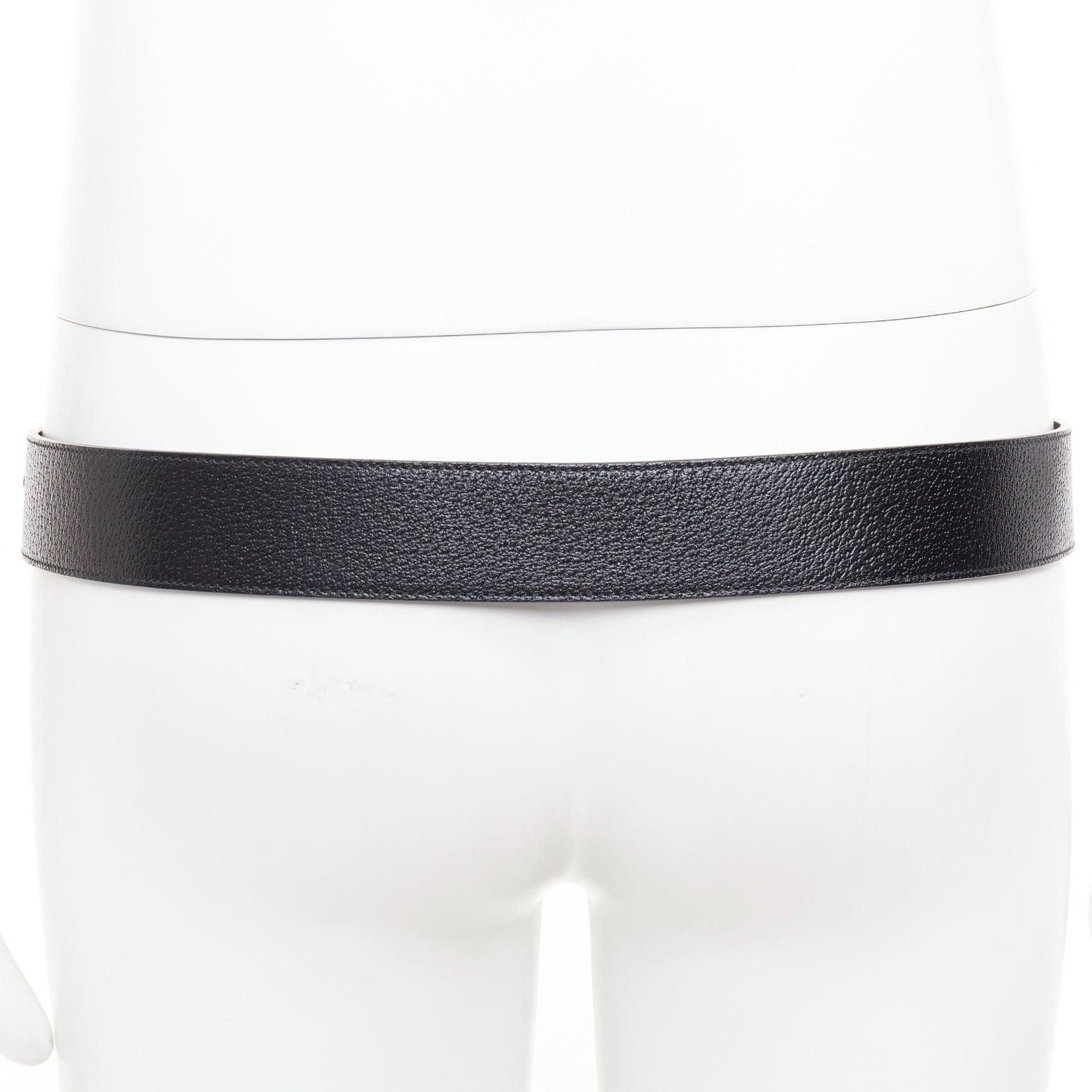 Uomo Gucci Marmont, cintura in pelle nera testurizzata con logo GG argento, 100cm in vendita