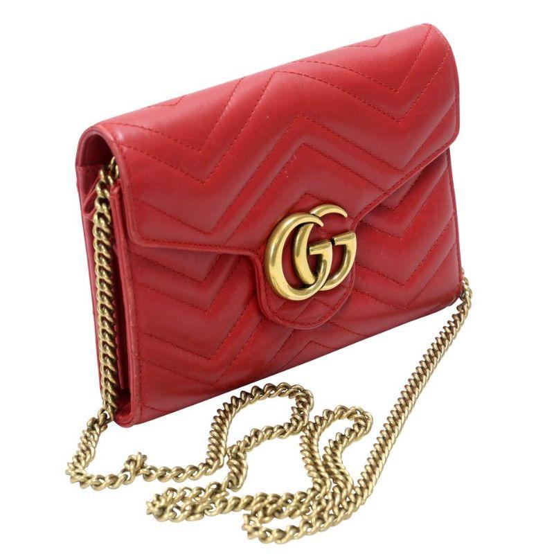 Gucci Marmont Flap GG Medium Matelasse Leather Crossbody Bag GG-0611N-0005

This Gucci GG Marmont medium single flap Bag includes elegant Matelasse Leather, crafted from scarlet vivid red detailed leather, features a chain link strap with leather