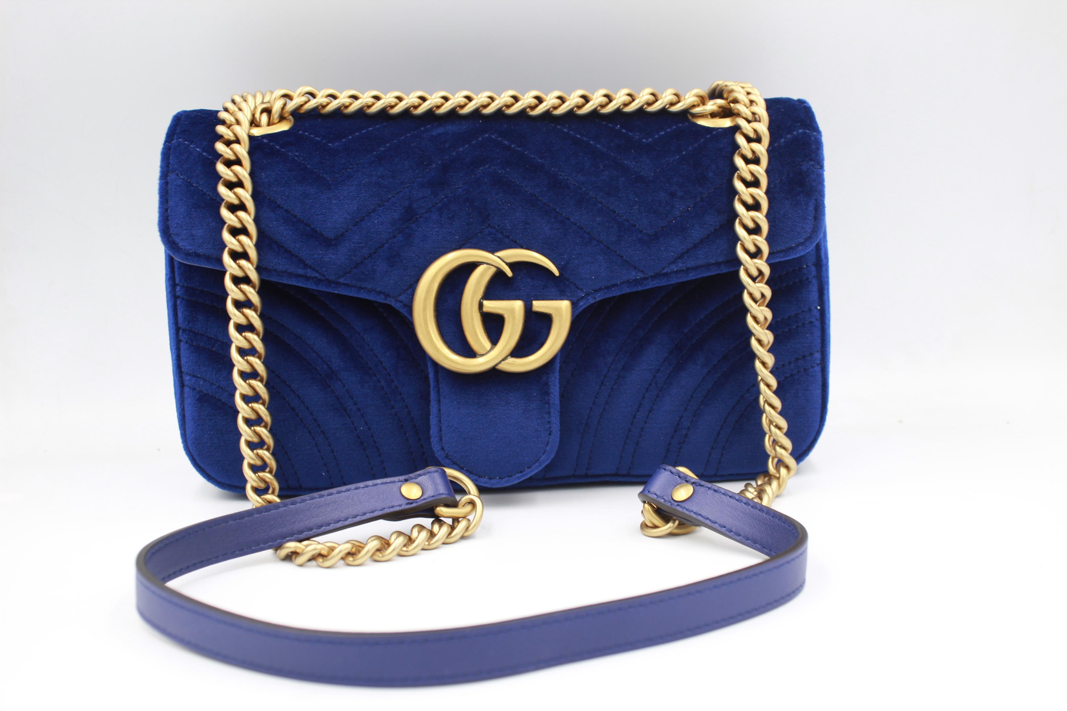 Gucci Marmont GG handbag in dark blue velvet. In Excellent Condition In Paris, FR