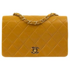 CHANEL, Vintage in yellow leather