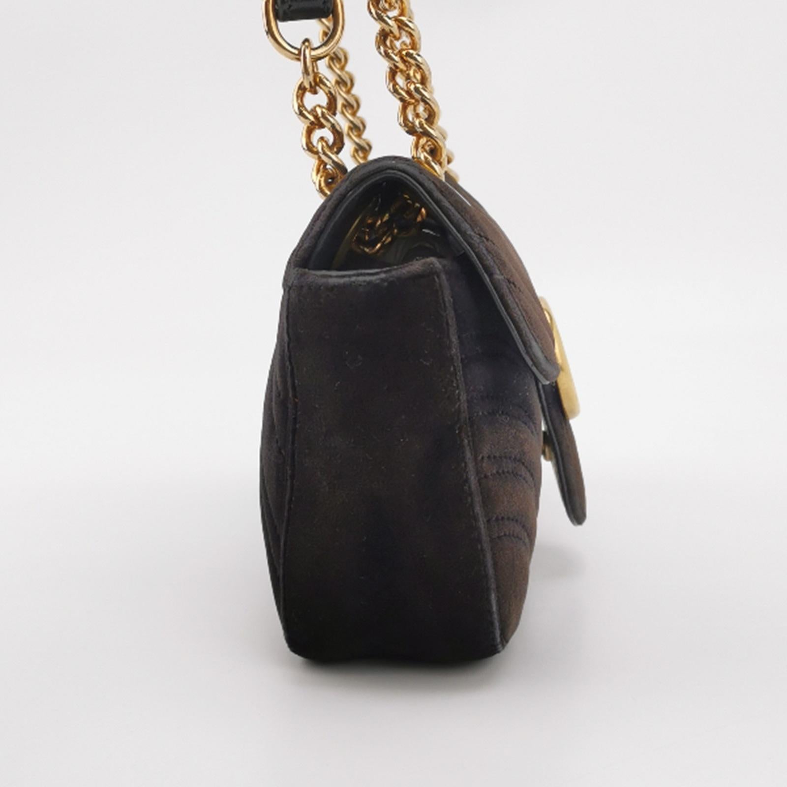Gucci Marmont Mini Black Velvet Camera Bag In Good Condition For Sale In AUBERVILLIERS, FR