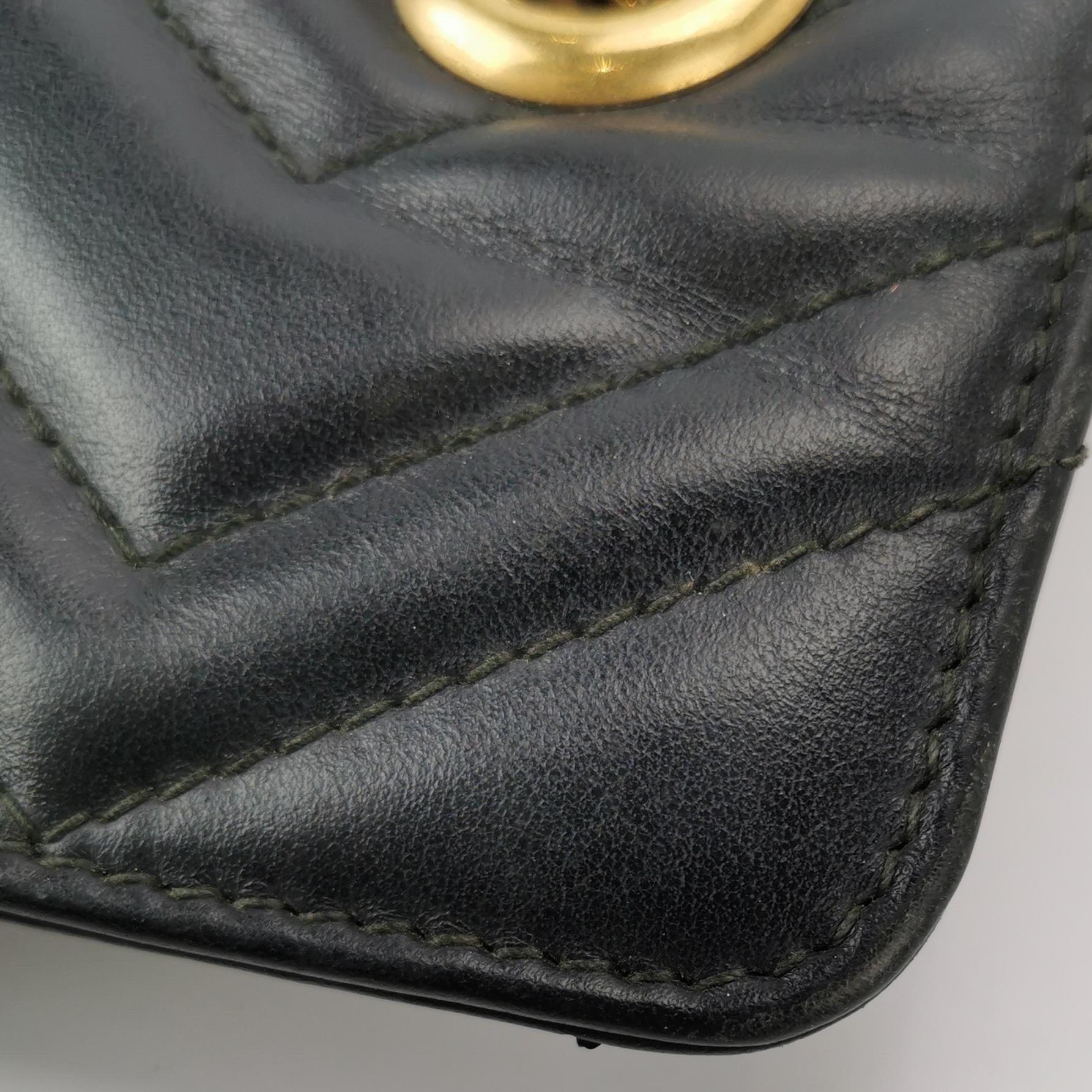Gucci Marmont Mini Flap Noir Sac à main en cuir de veau doré en vente 8