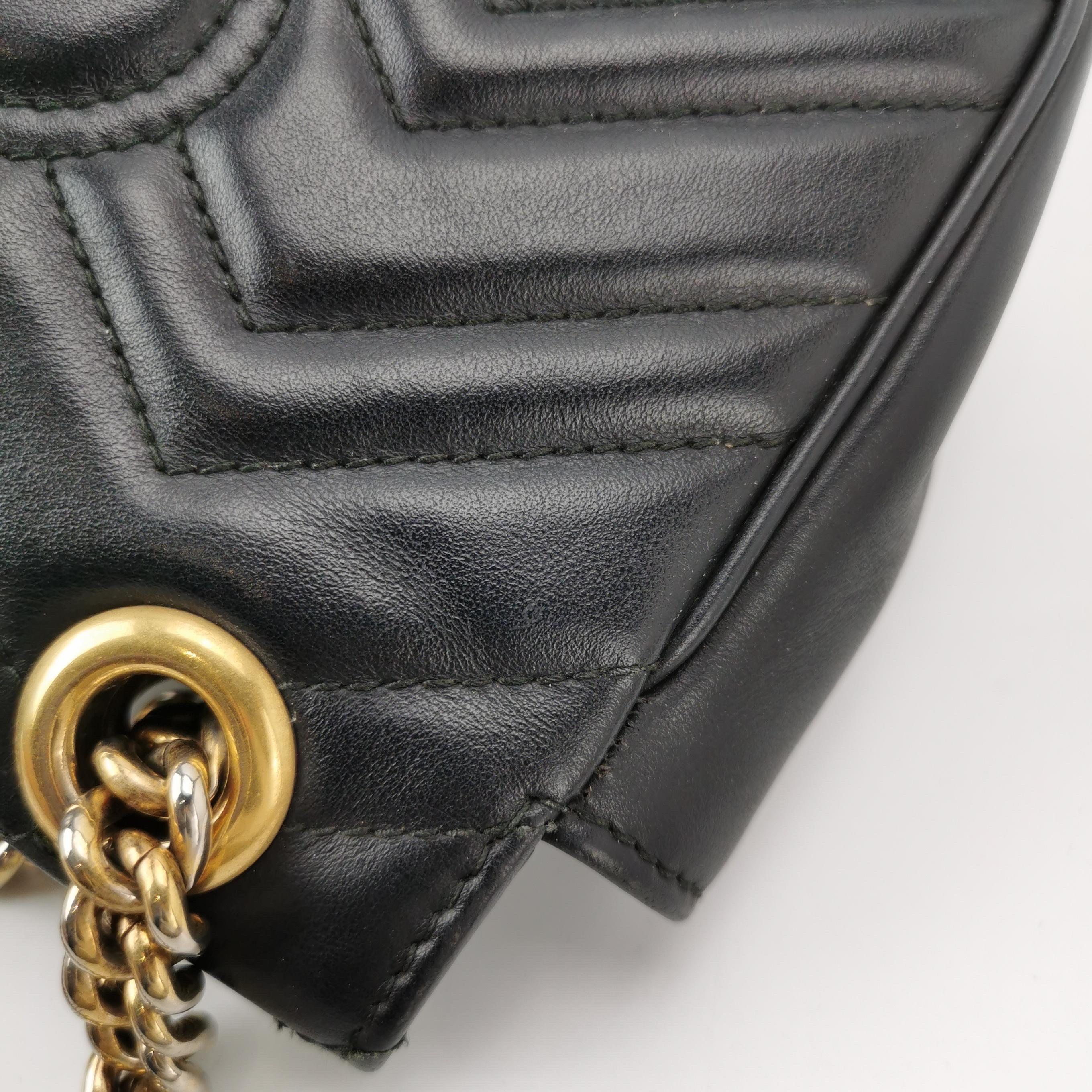 Gucci Marmont Mini Flap Noir Sac à main en cuir de veau doré en vente 9