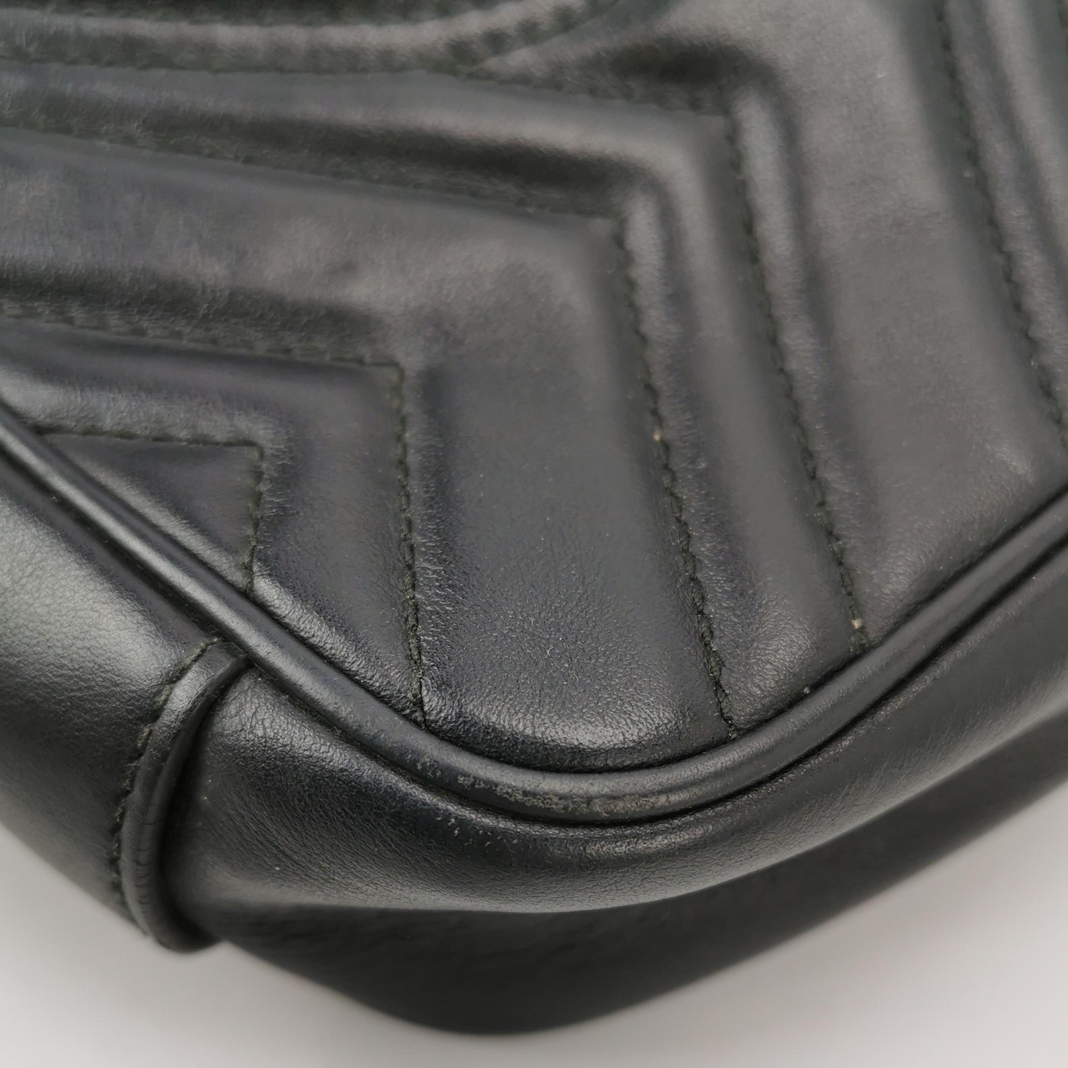 Gucci Marmont Mini Flap Noir Sac à main en cuir de veau doré en vente 10