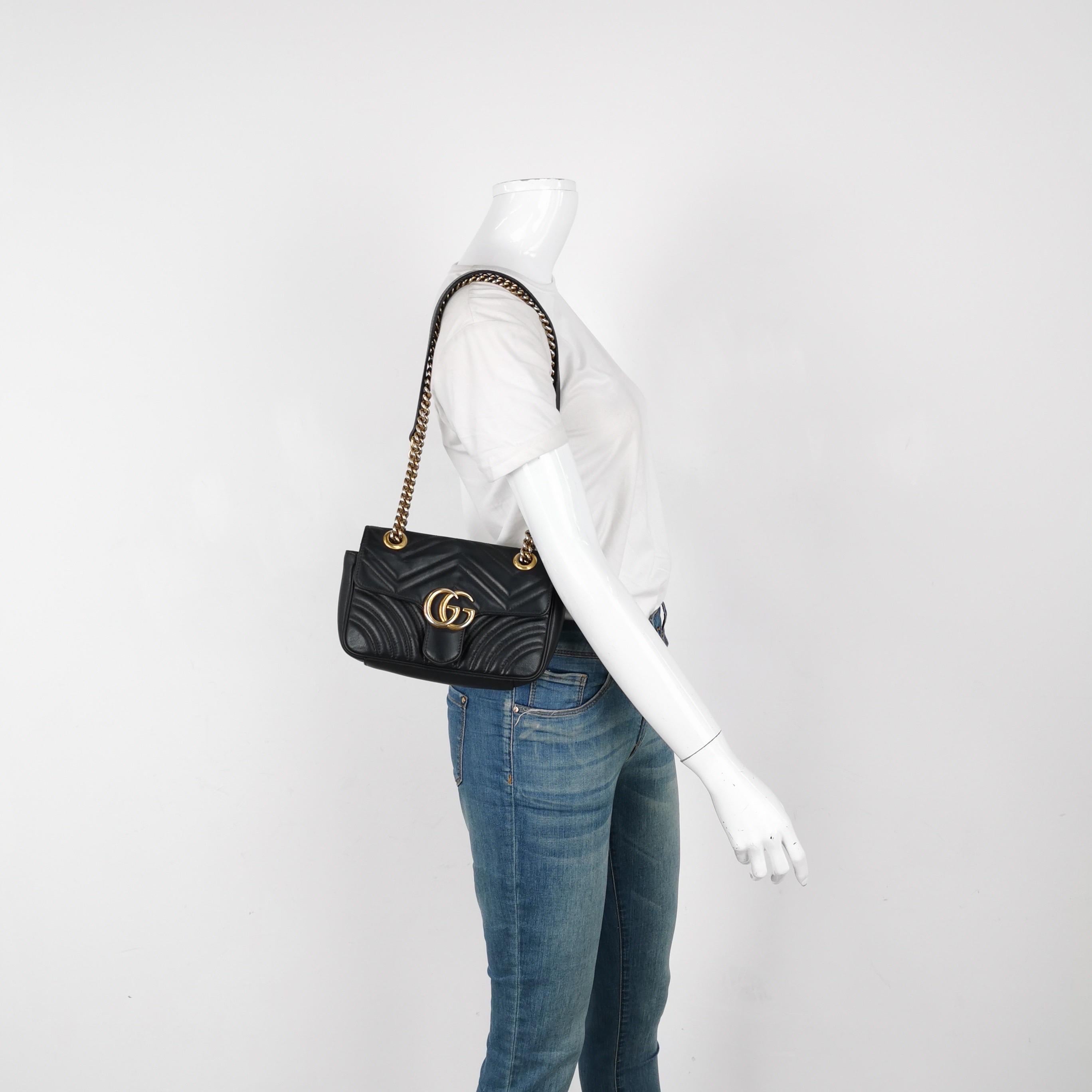 Gucci Marmont Mini Flap Noir Sac à main en cuir de veau doré Bon état - En vente à AUBERVILLIERS, FR