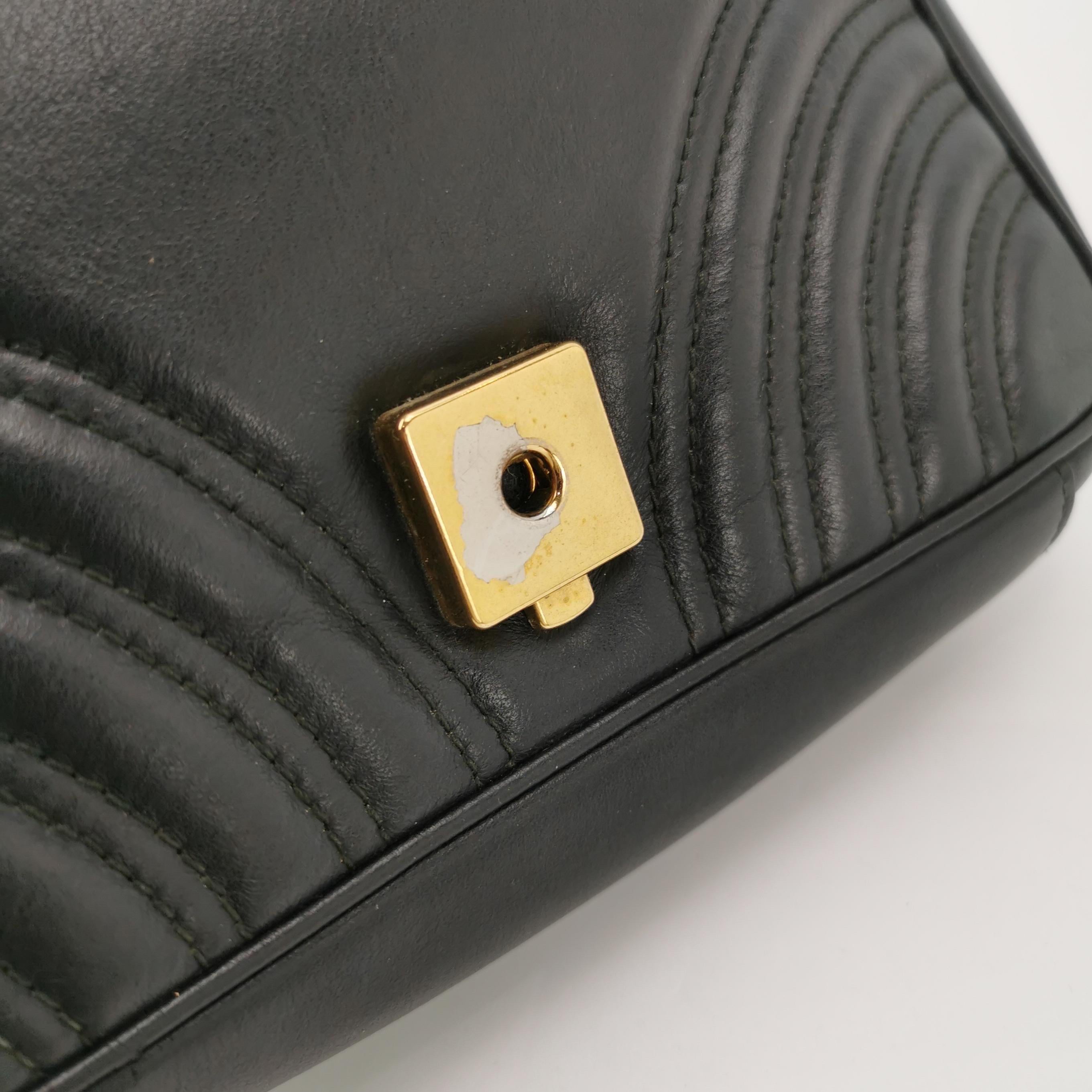 Gucci Marmont Mini Flap Noir Sac à main en cuir de veau doré en vente 2