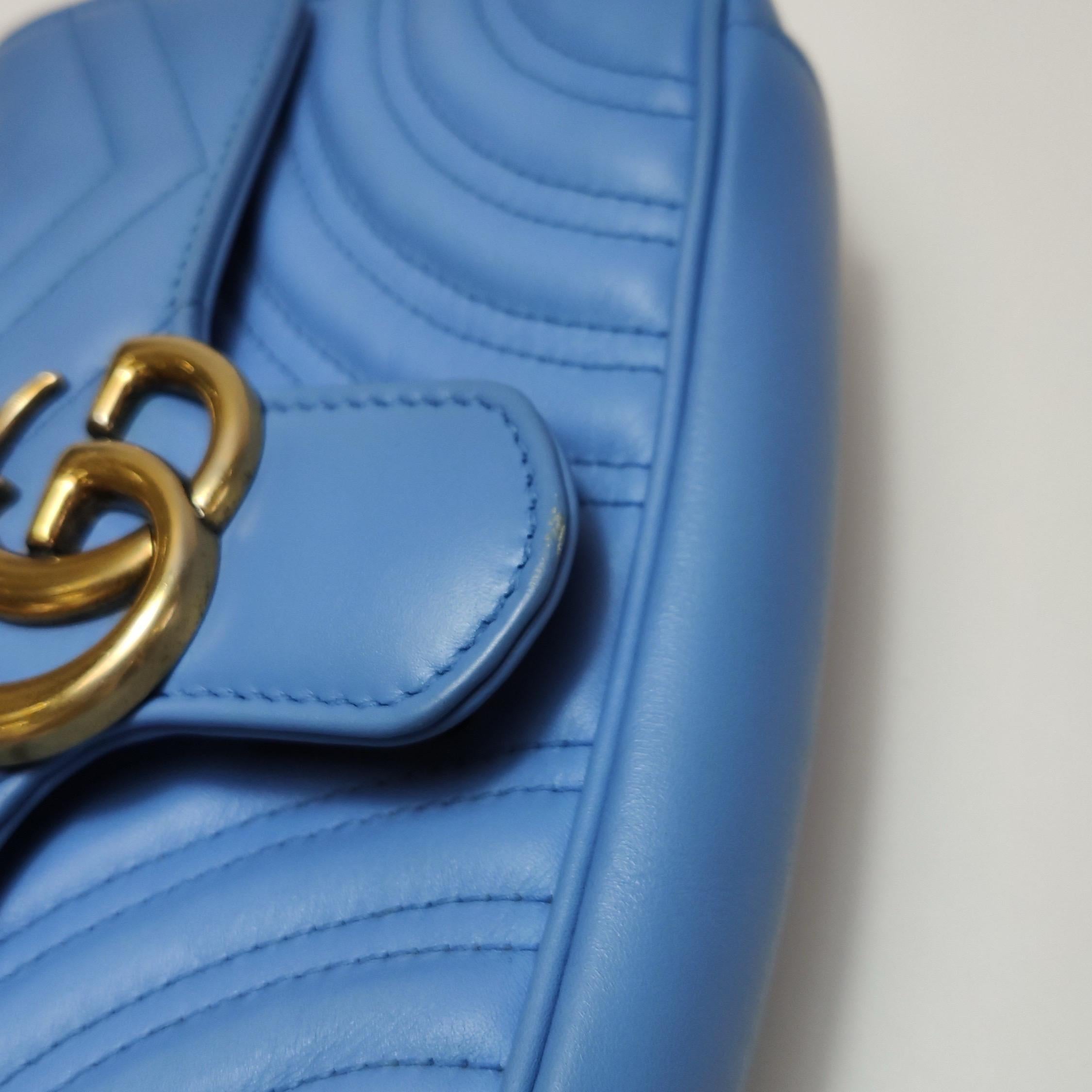 Gucci Marmont mini sac à rabat en cuir de veau bleu avec accessoires dorés en vente 4