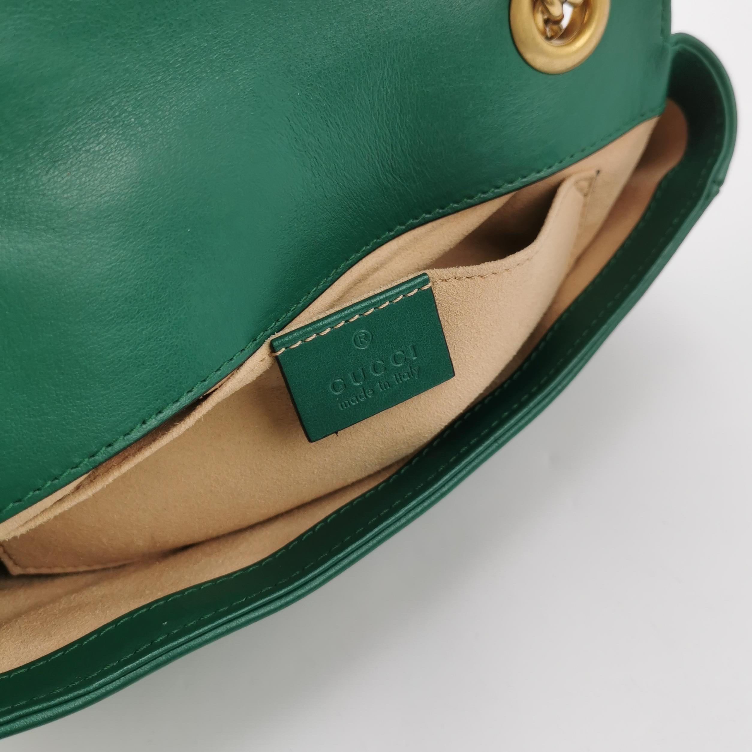 Gucci Marmont Mini Flap Borsa in pelle di vitello verde Hardware oro in vendita 6