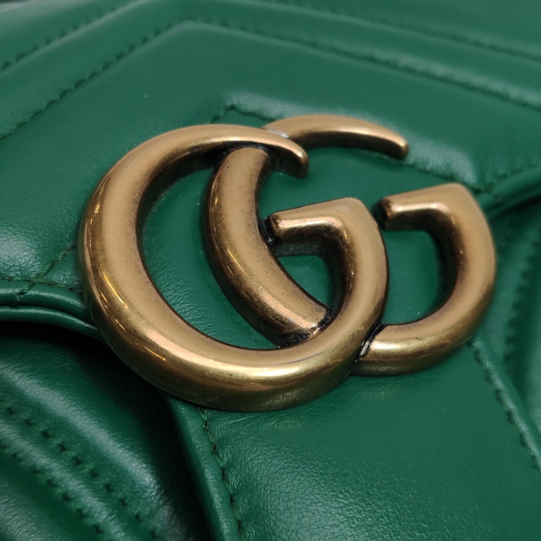 Gucci Marmont Mini Flap Borsa in pelle di vitello verde Hardware oro in vendita 8