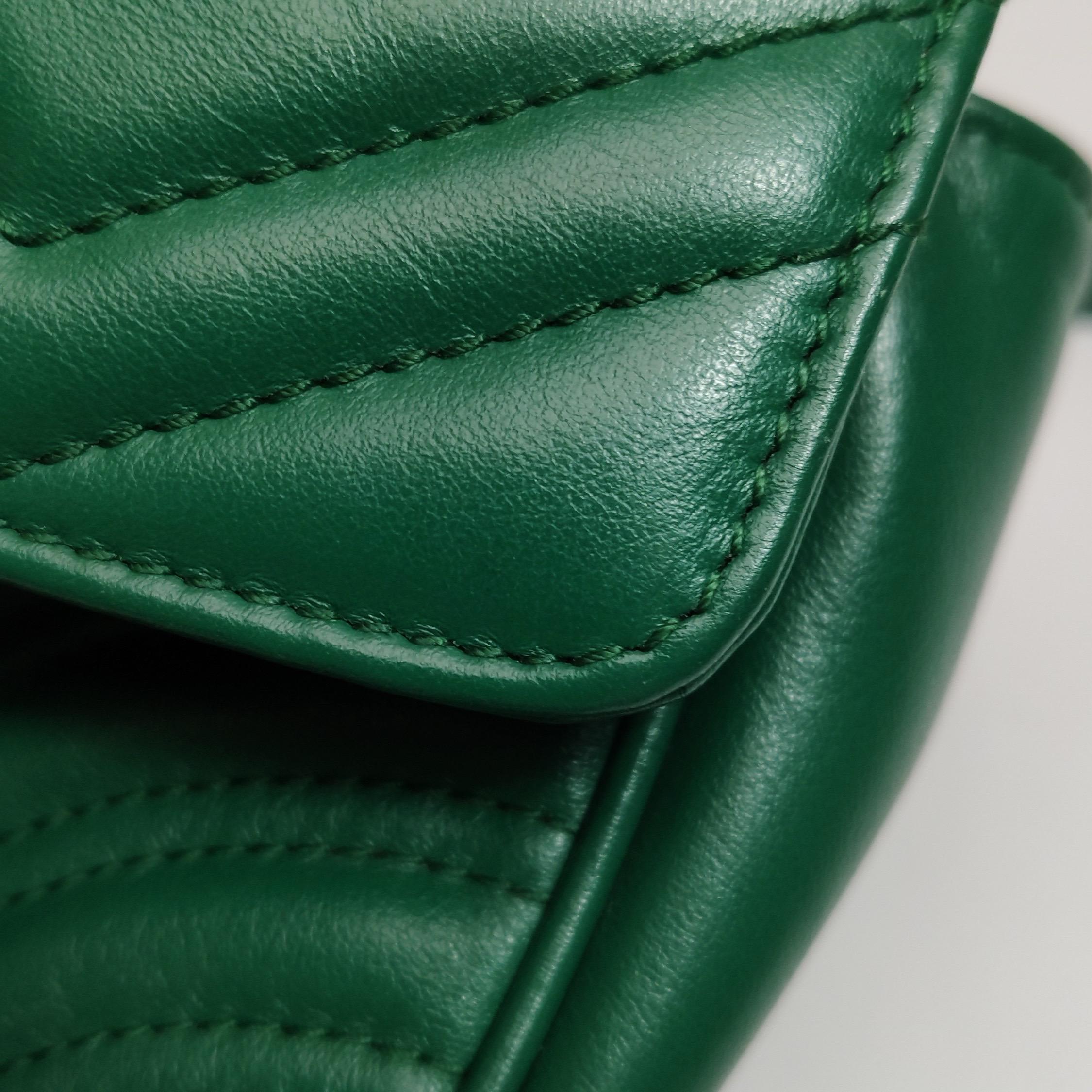 Gucci Marmont Mini Flap Borsa in pelle di vitello verde Hardware oro in vendita 10