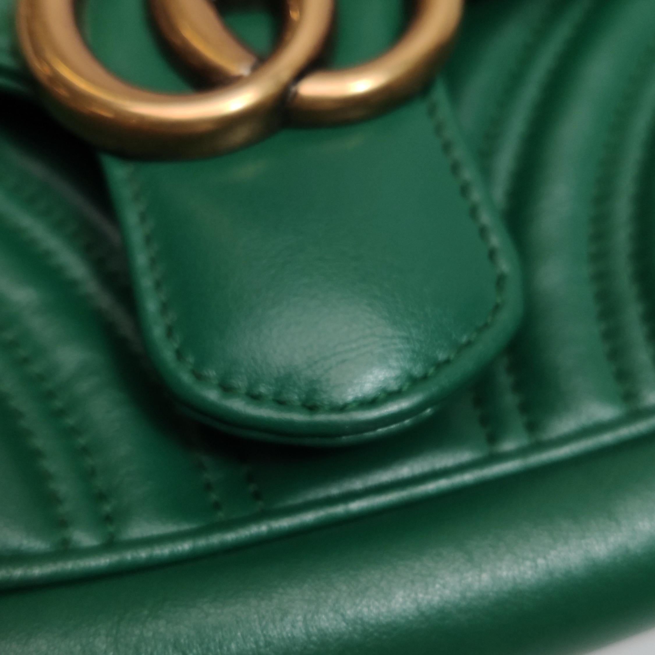 Gucci Marmont Mini Flap Borsa in pelle di vitello verde Hardware oro in vendita 12