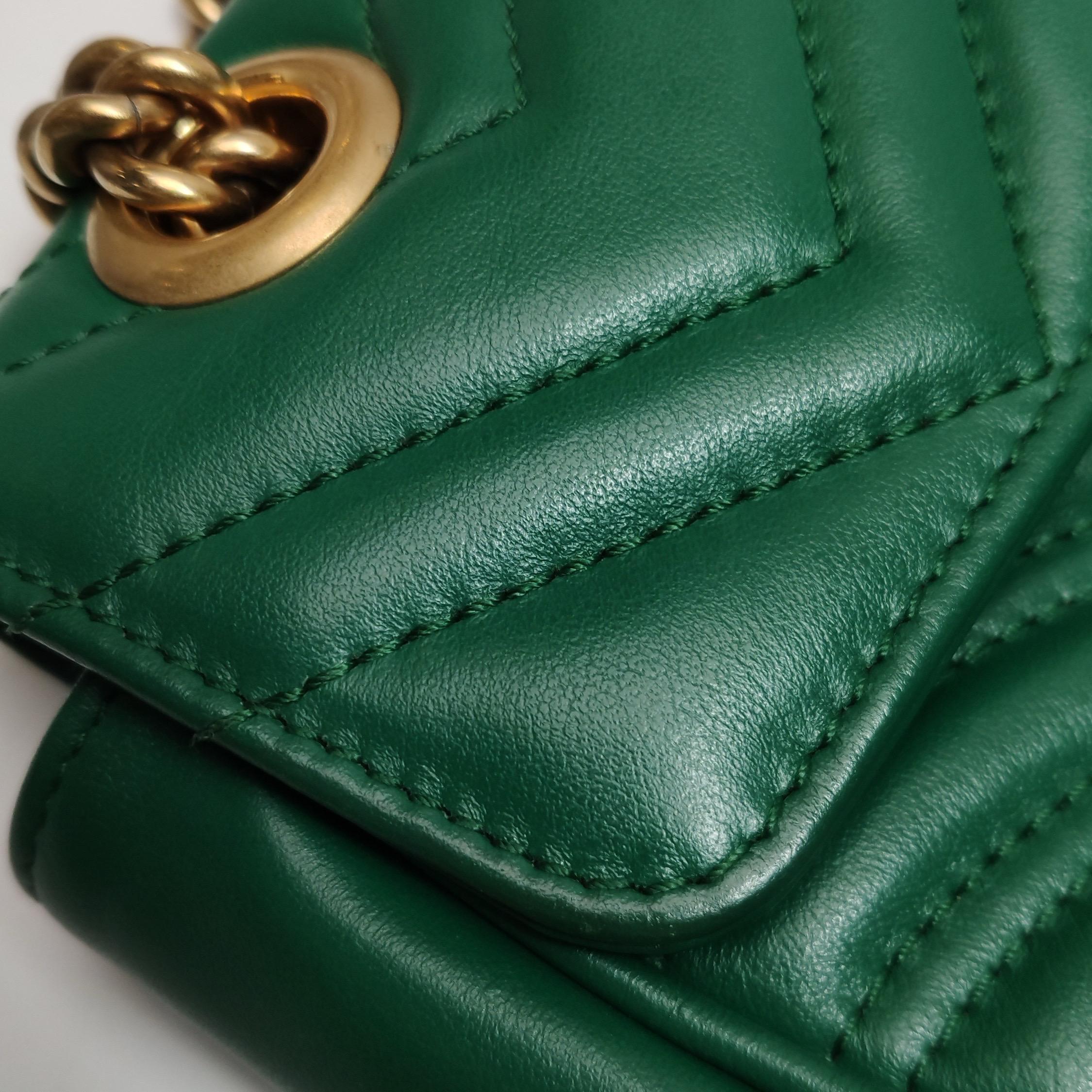 Gucci Marmont Mini Flap Borsa in pelle di vitello verde Hardware oro in vendita 13