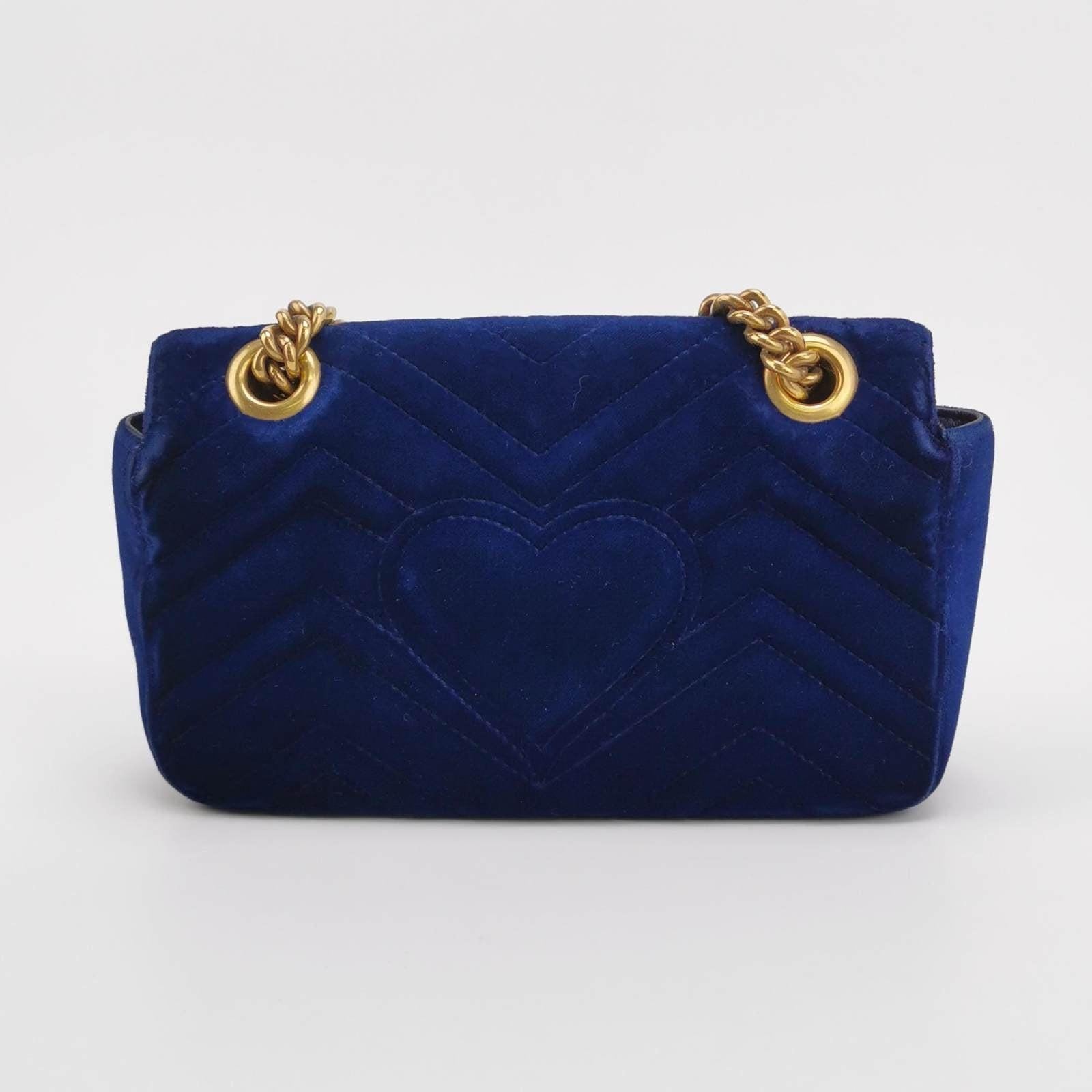 Gucci Marmont Mini Flap Navy Velvet Handbag In Good Condition In AUBERVILLIERS, FR