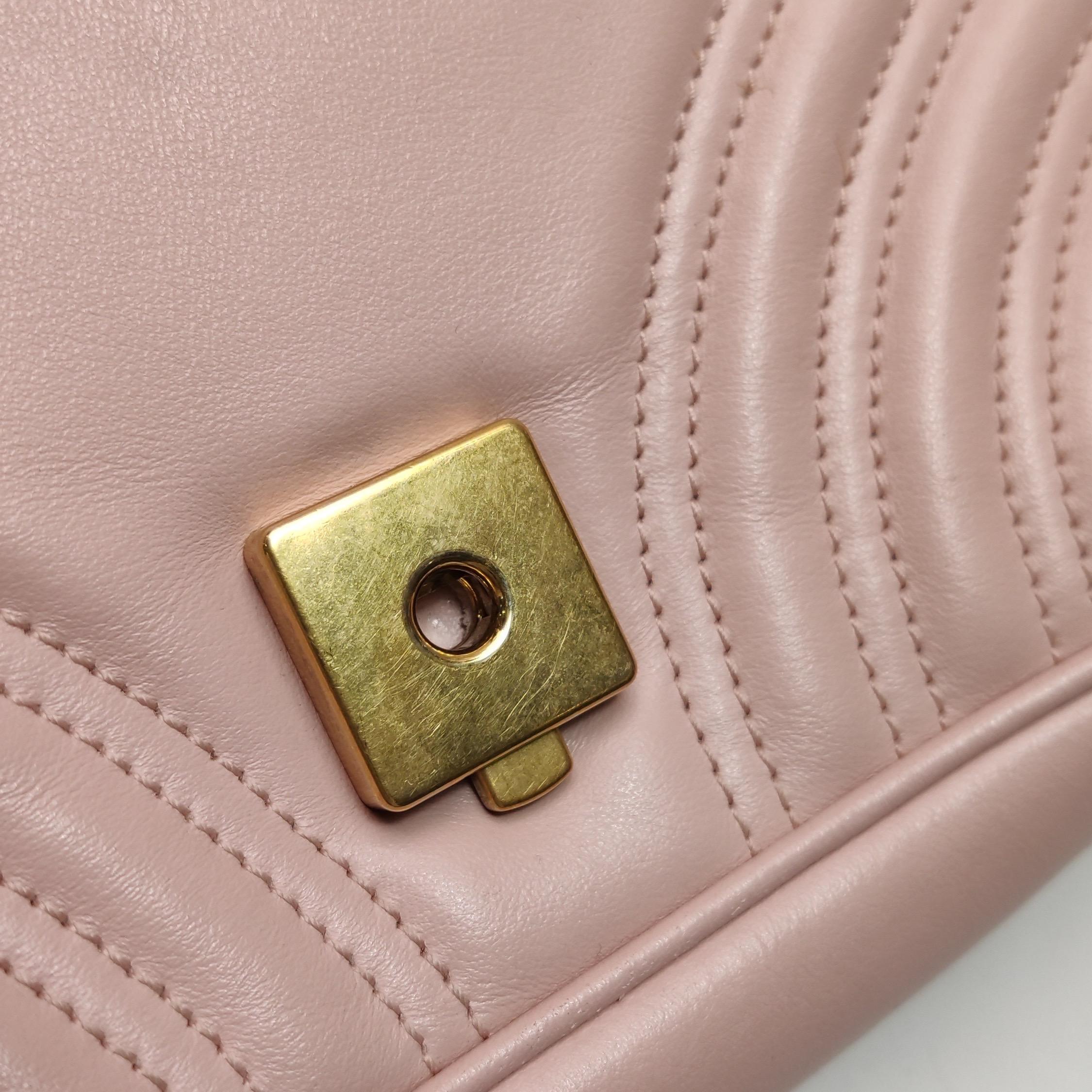 Gucci Marmont Mini Flap Borsa in pelle di vitello rosa Hardware oro in vendita 5