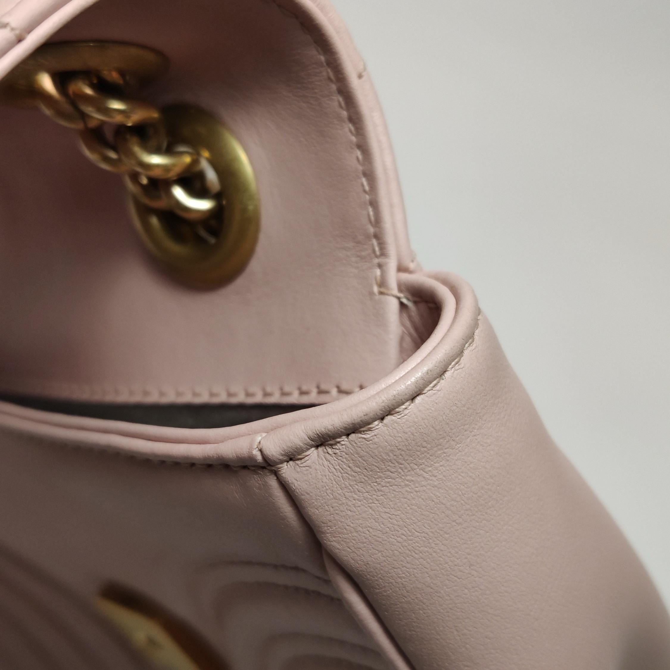 Gucci Marmont Mini Flap Borsa in pelle di vitello rosa Hardware oro in vendita 7
