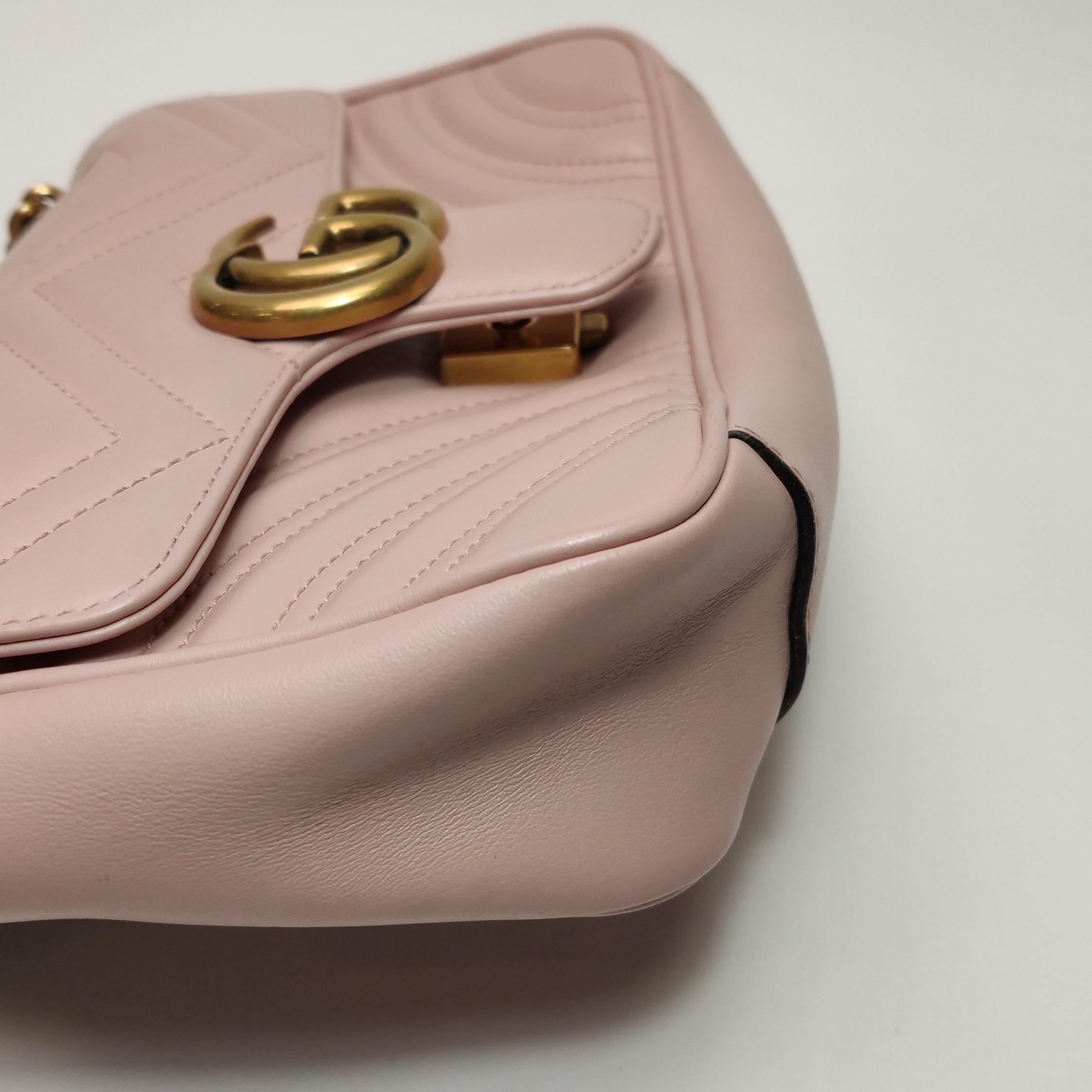 Gucci Marmont Mini Flap Borsa in pelle di vitello rosa Hardware oro in vendita 9