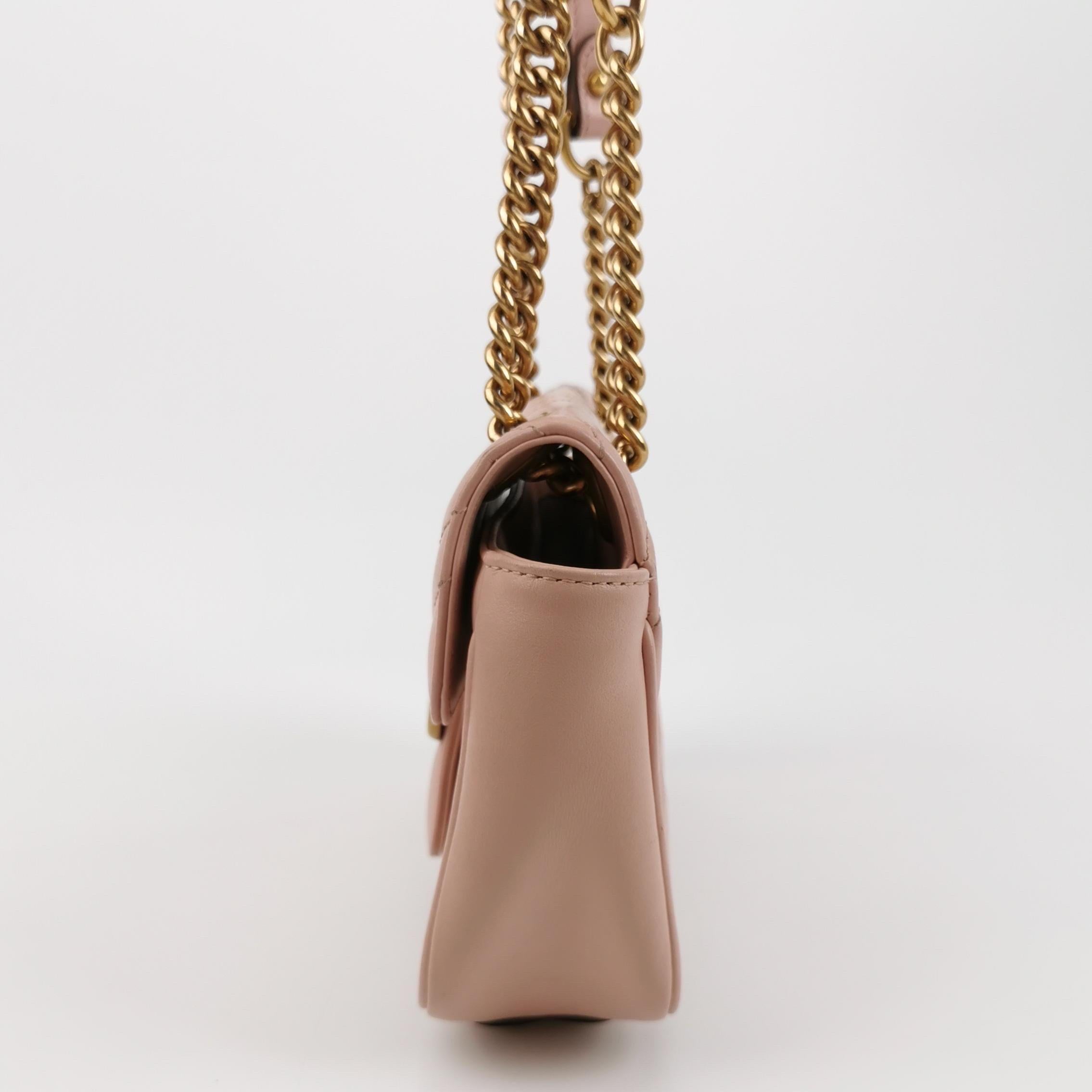 Gucci Marmont Mini Flap Borsa in pelle di vitello rosa Hardware oro In condizioni buone in vendita a AUBERVILLIERS, FR