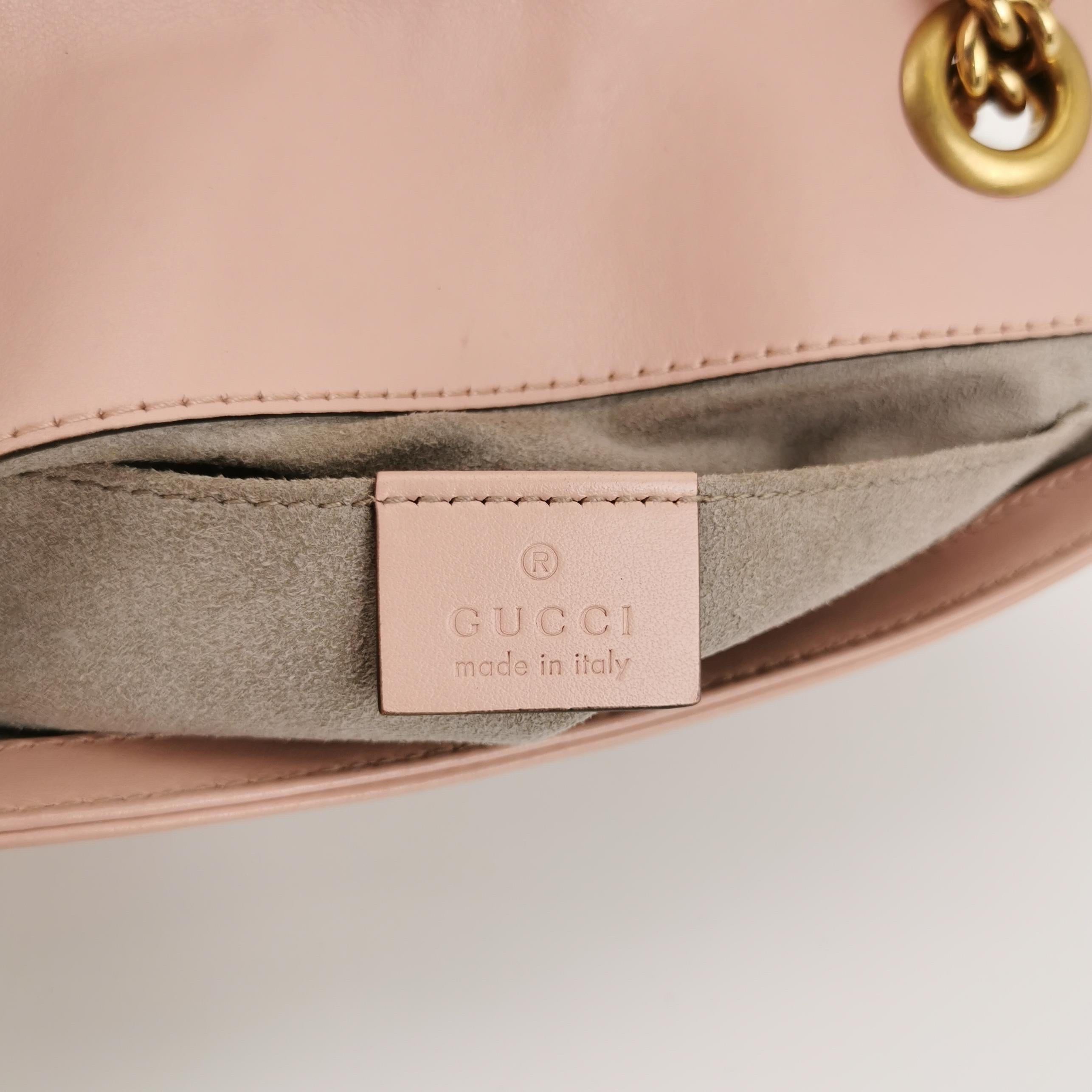 Gucci Marmont Mini Flap Borsa in pelle di vitello rosa Hardware oro in vendita 1