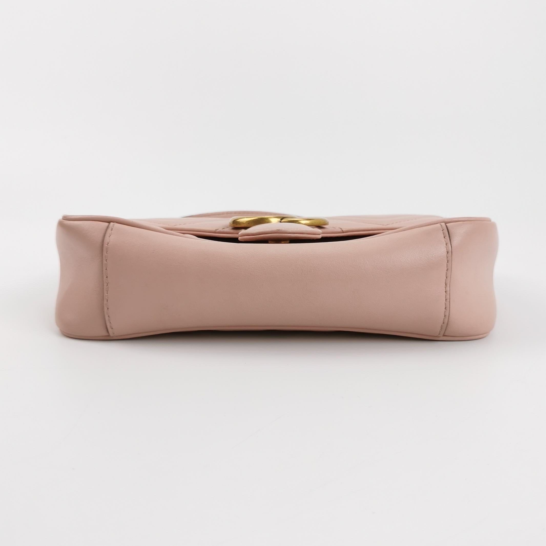 Gucci Marmont Mini Flap Borsa in pelle di vitello rosa Hardware oro in vendita 2