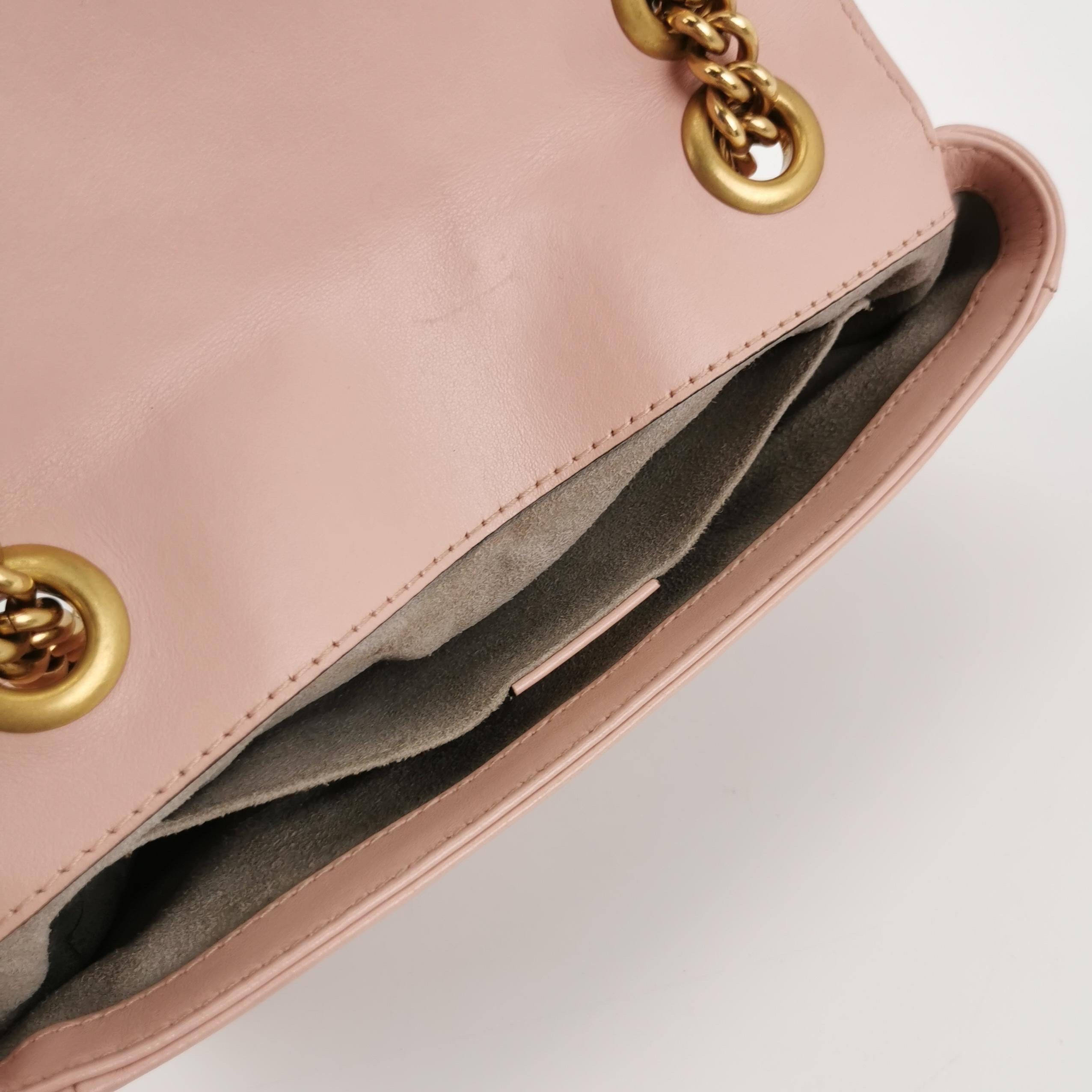 Gucci Marmont Mini Flap Borsa in pelle di vitello rosa Hardware oro in vendita 3