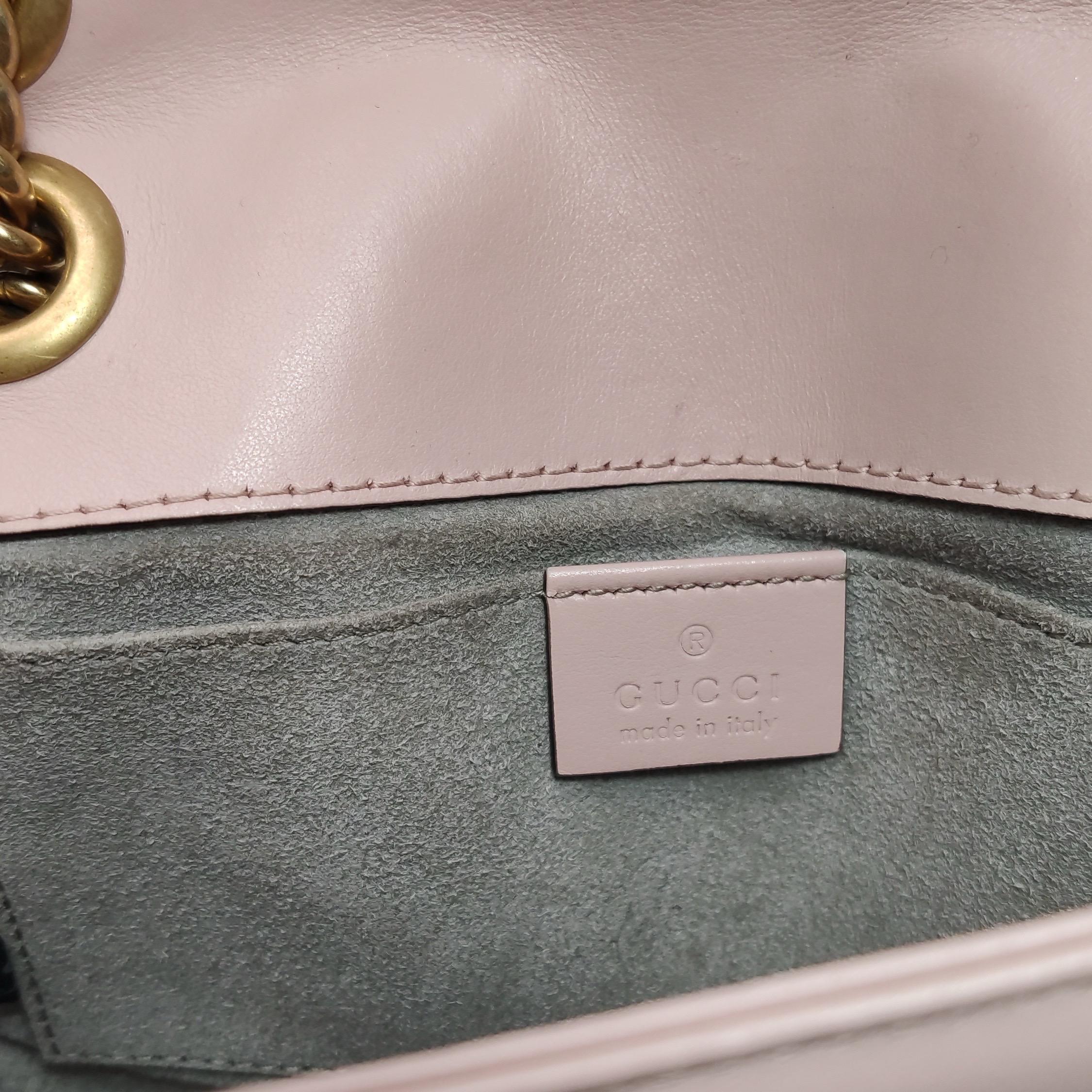 Gucci Marmont Mini Flap Borsa in pelle di vitello rosa Hardware oro in vendita 4