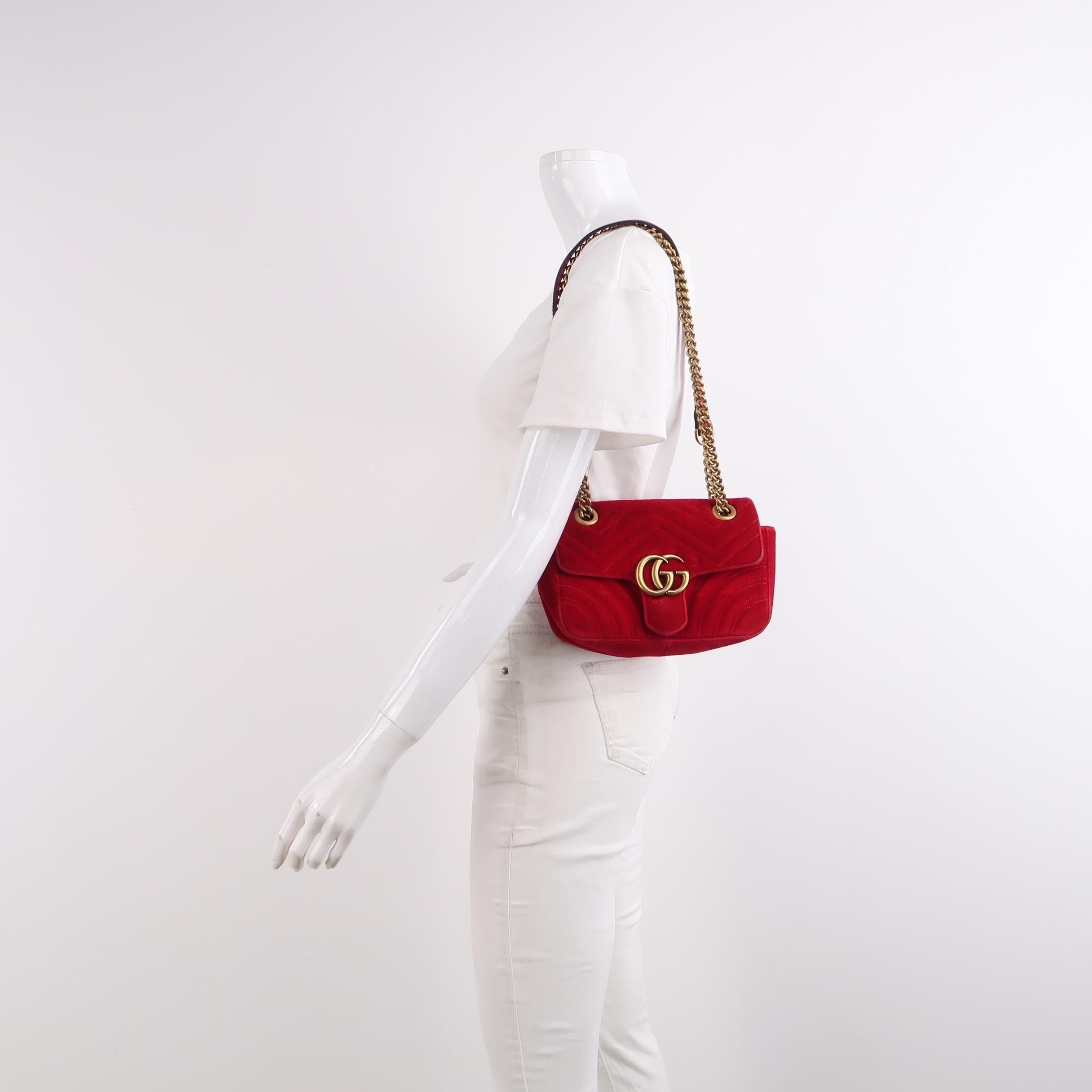 The Gucci Marmont Mini Flap Crossbody Bag is a timeless and adaptable accessory designed by the renowned brand Gucci. Its signature V-shaped chevron stitching and prominent GG logo hardware on the flap opening make it instantly recognizable. The