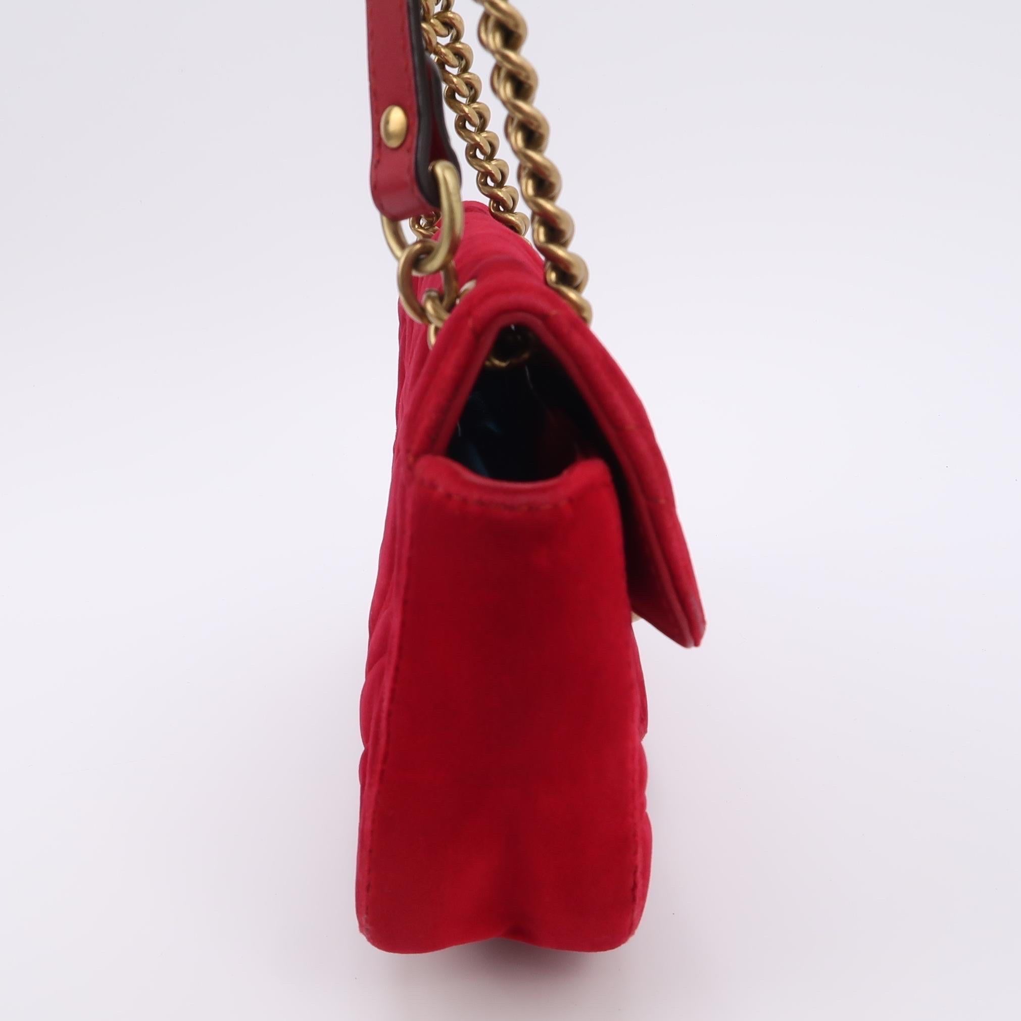 Gucci Marmont Mini Flap Turquoise Red Velvet Handbag In Good Condition For Sale In AUBERVILLIERS, FR