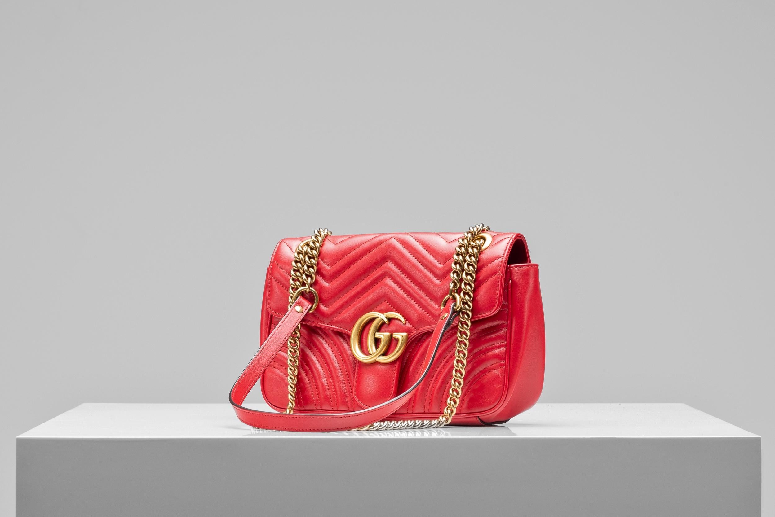 Gucci Marmont Red Leather Bag In Good Condition In Roosendaal, NL