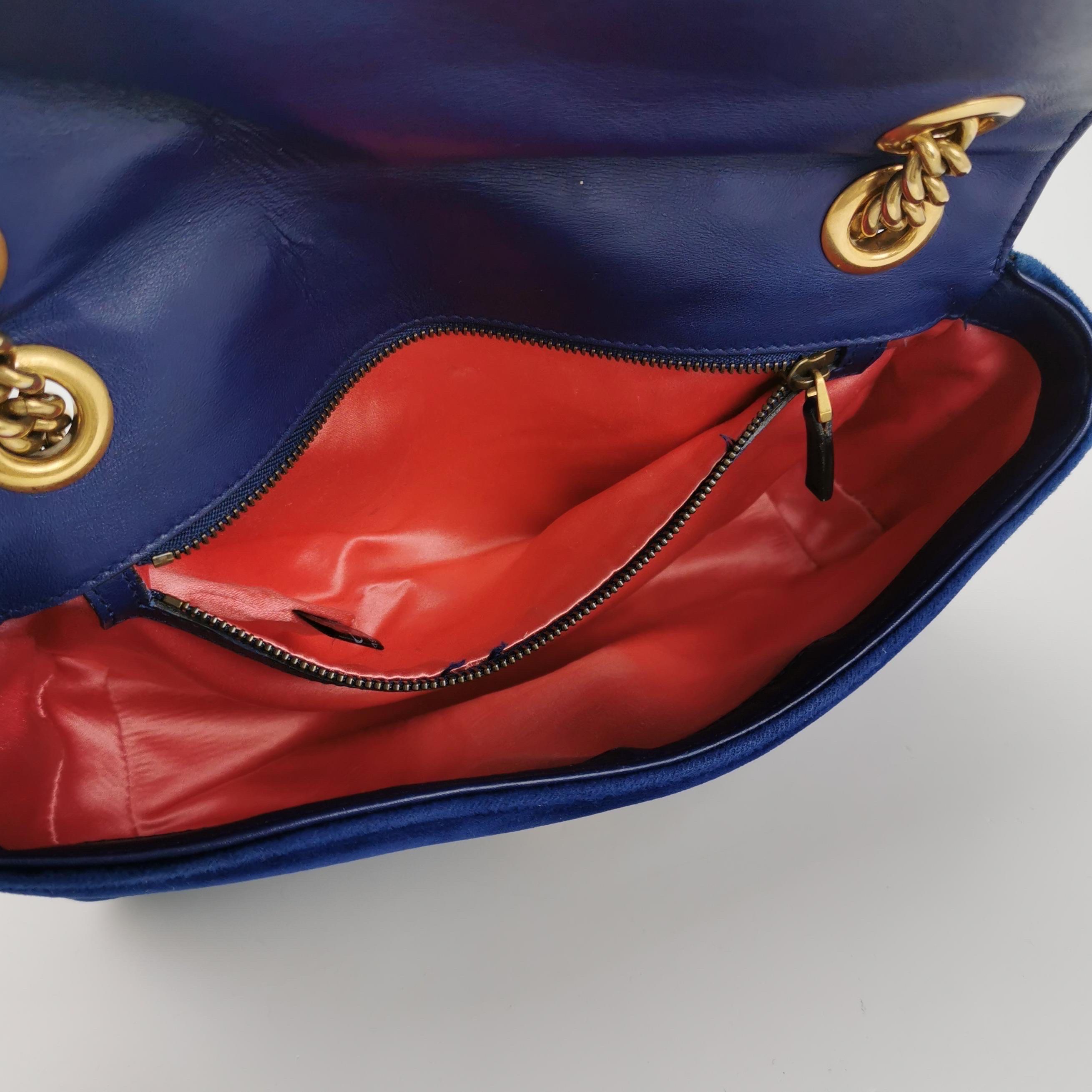 Gucci Marmont Small Flap Turquoise Navy Velvet Handbag In Good Condition For Sale In AUBERVILLIERS, FR