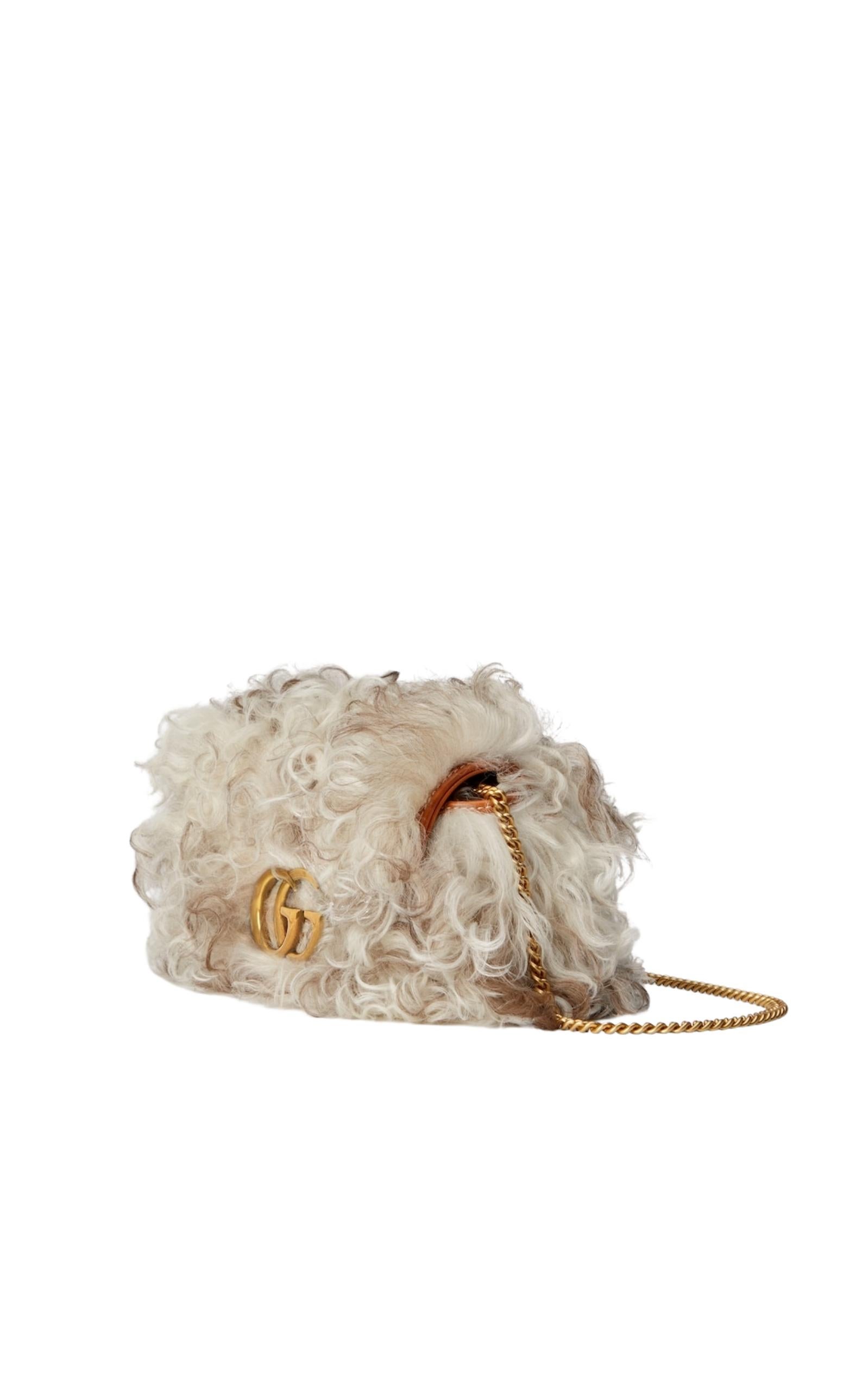 Gucci Marmont Super Mini Shearling Bag in White In New Condition For Sale In Brossard, QC