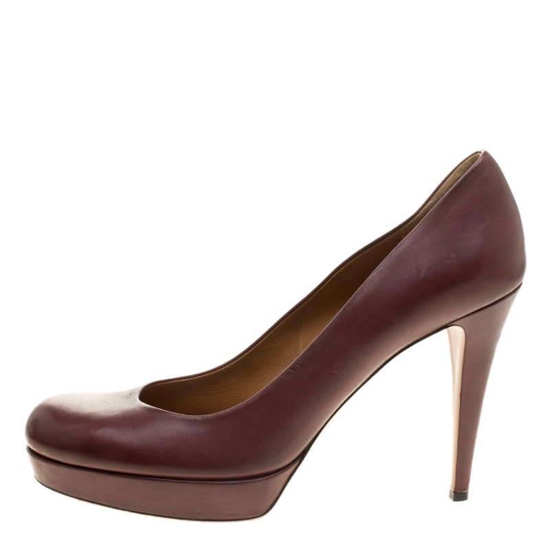 Have a great day while flaunting this pair of ravishing maroon pumps. Coordinate your outfit with this Gucci. Made of leather and designed with platforms and 11.5 cm heels, these pumps are quite the sophisticated add-ons to your ensemble.

Includes: